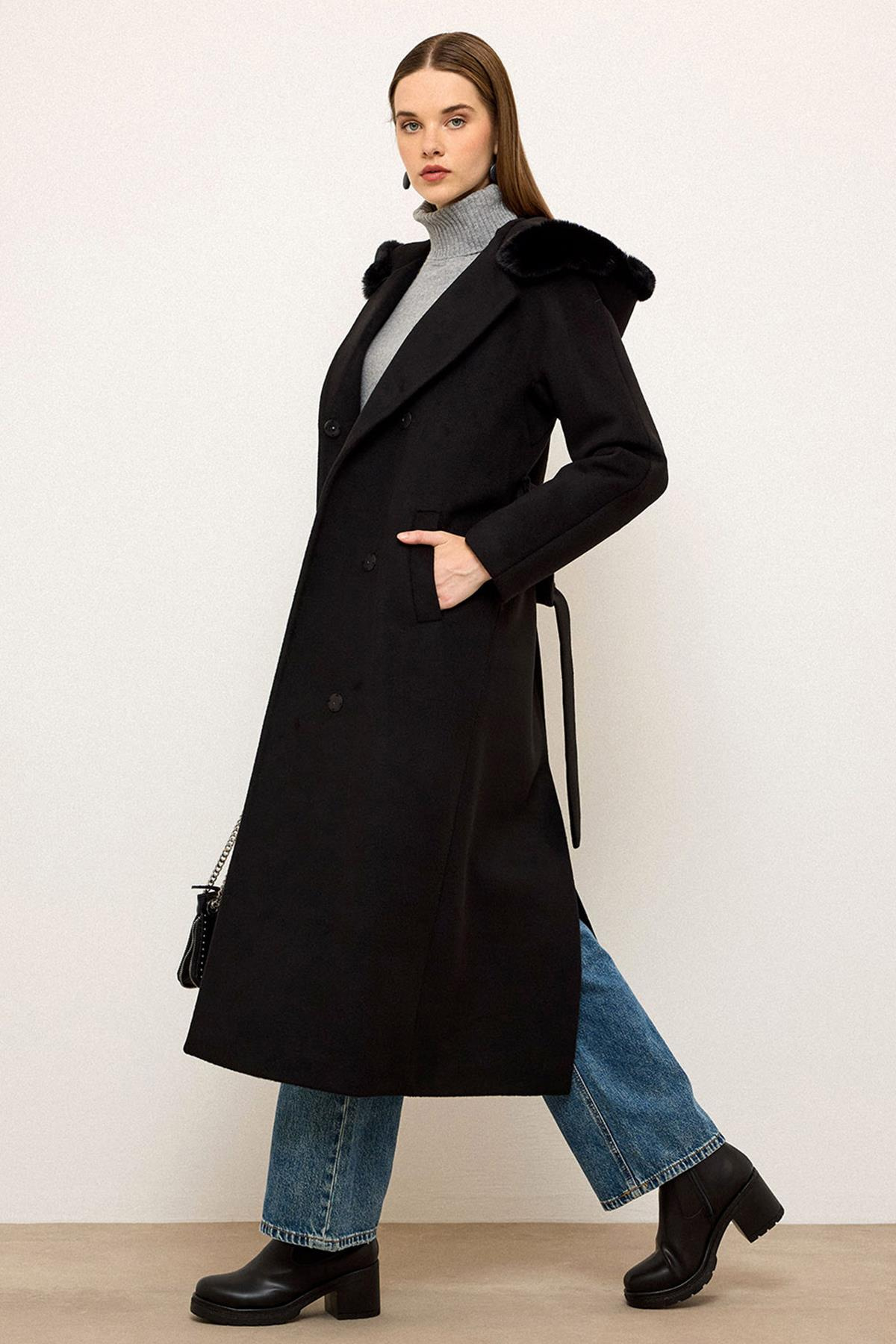 Kürklü Kapüşonlu Beli Bağlamalı Uzun Kaban SİYAH 3107