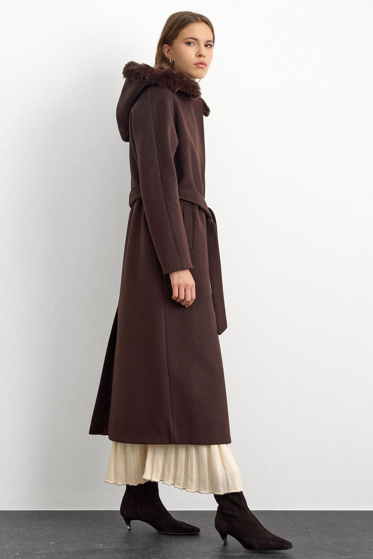 Kürklü Kapüşonlu Beli Bağlamalı Uzun Kaban KAHVE 3107