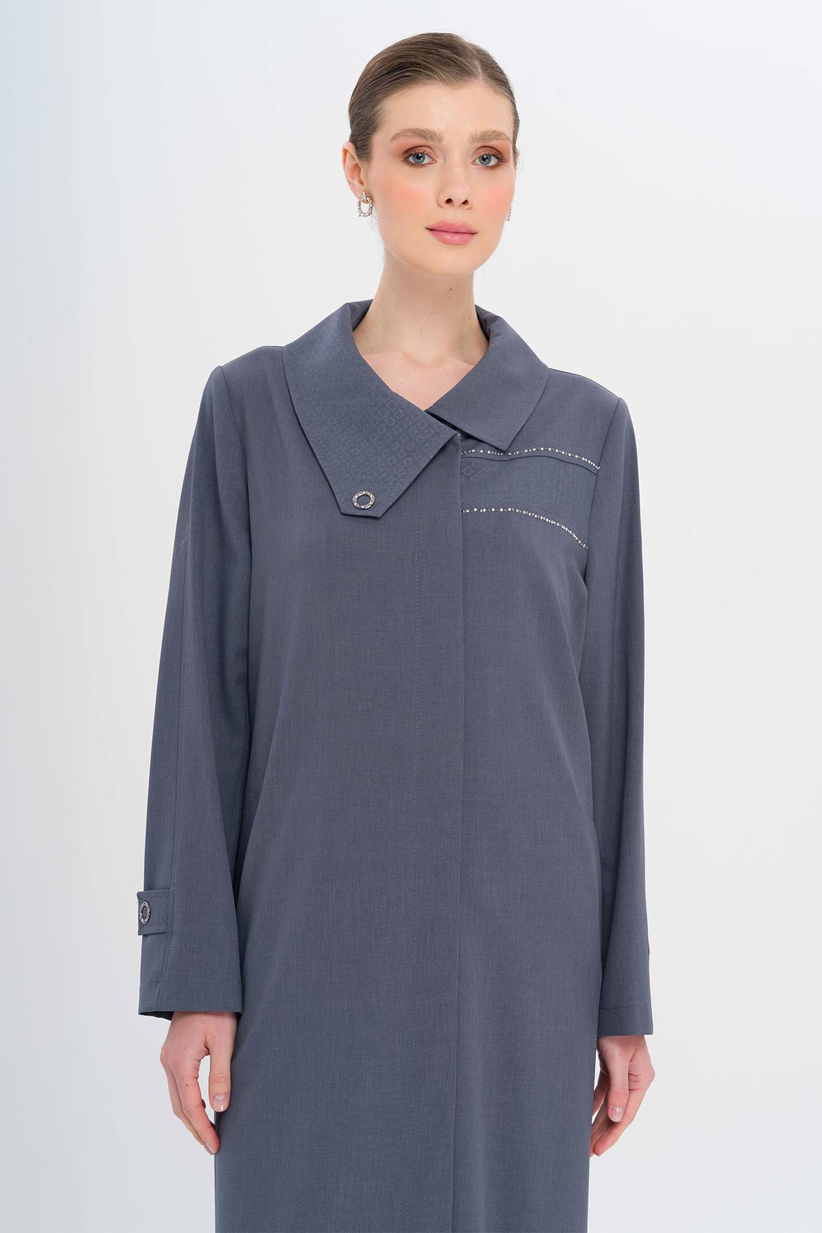 Mendil Yaka Desen ve Taş Detaylı Astarsız Büyük Beden Pardesü İNDİGO 6714