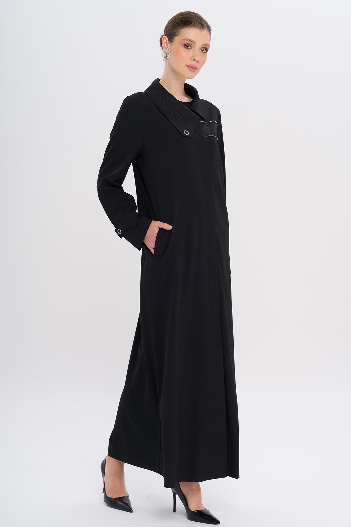 Mendil Yaka Desen ve Taş Detaylı Astarsız Büyük Beden Pardesü SİYAH 6714