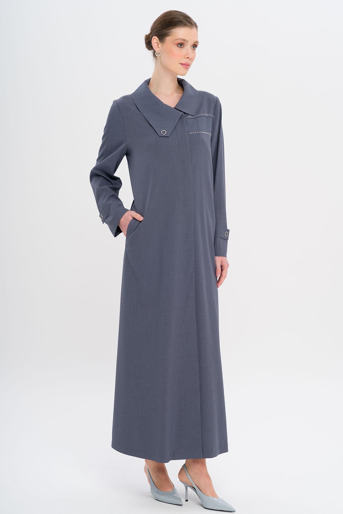 Mendil Yaka Desen ve Taş Detaylı Astarsız Büyük Beden Pardesü İNDİGO 6714