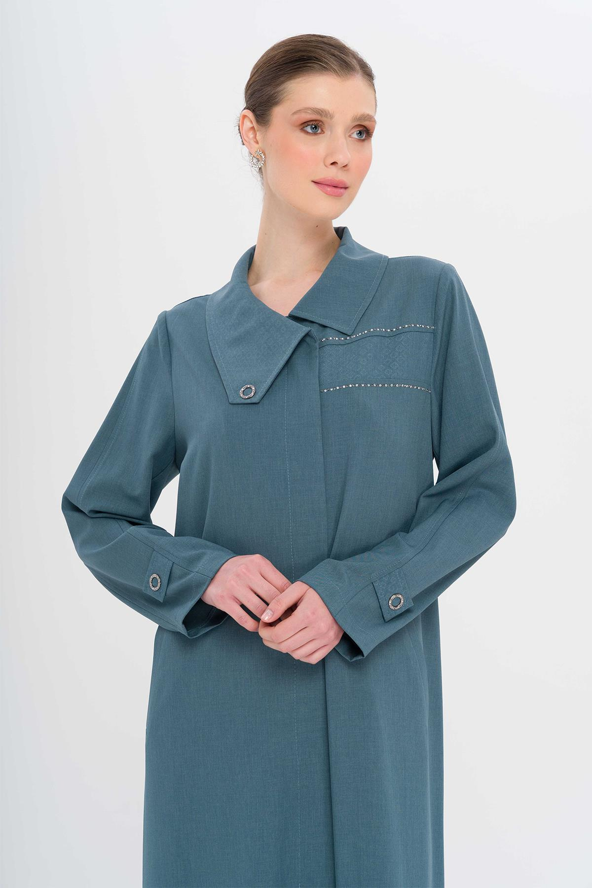 Mendil Yaka Desen ve Taş Detaylı Astarsız Büyük Beden Pardesü MİNT 6714