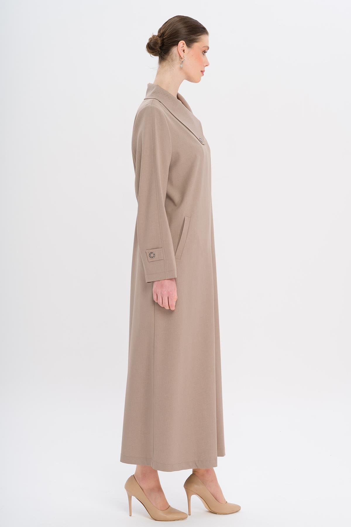 Mendil Yaka Desen ve Taş Detaylı Astarsız Büyük Beden Pardesü VİZON 6714