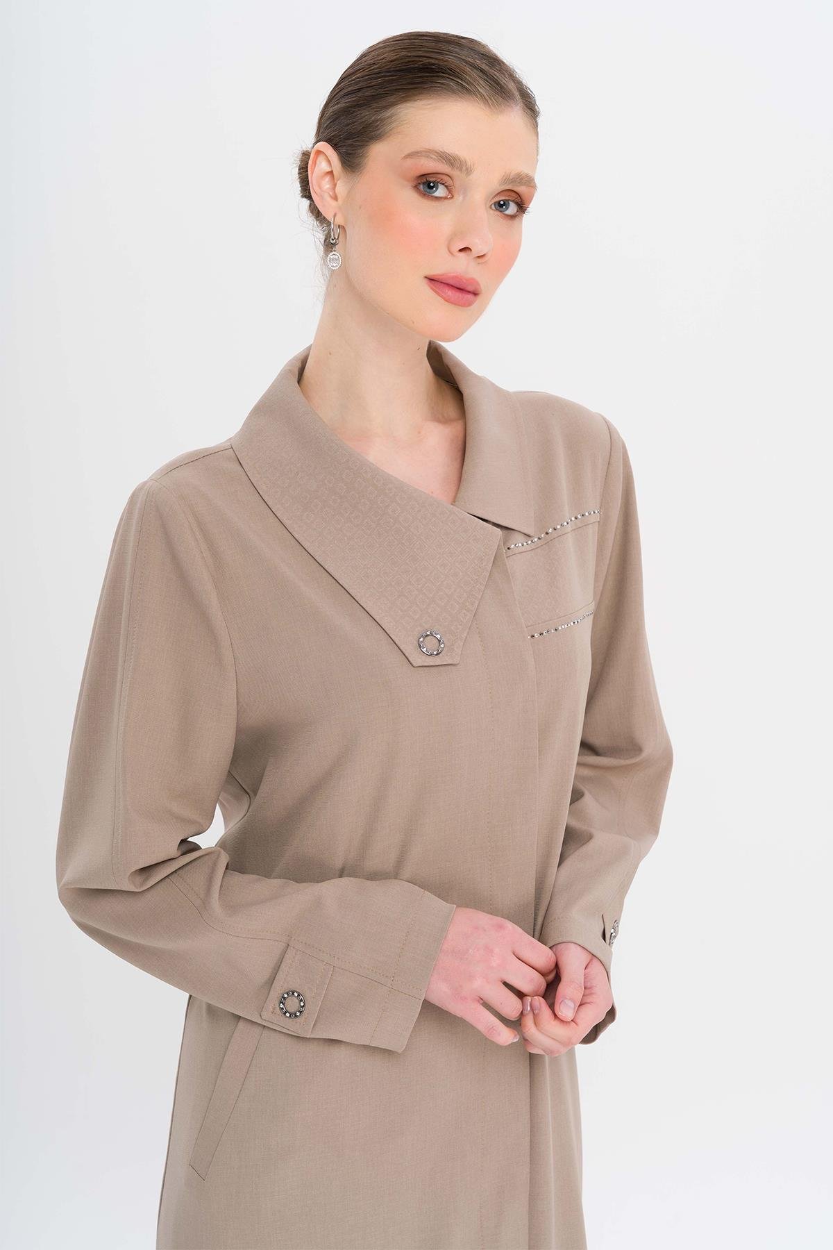 Mendil Yaka Desen ve Taş Detaylı Astarsız Büyük Beden Pardesü VİZON 6714