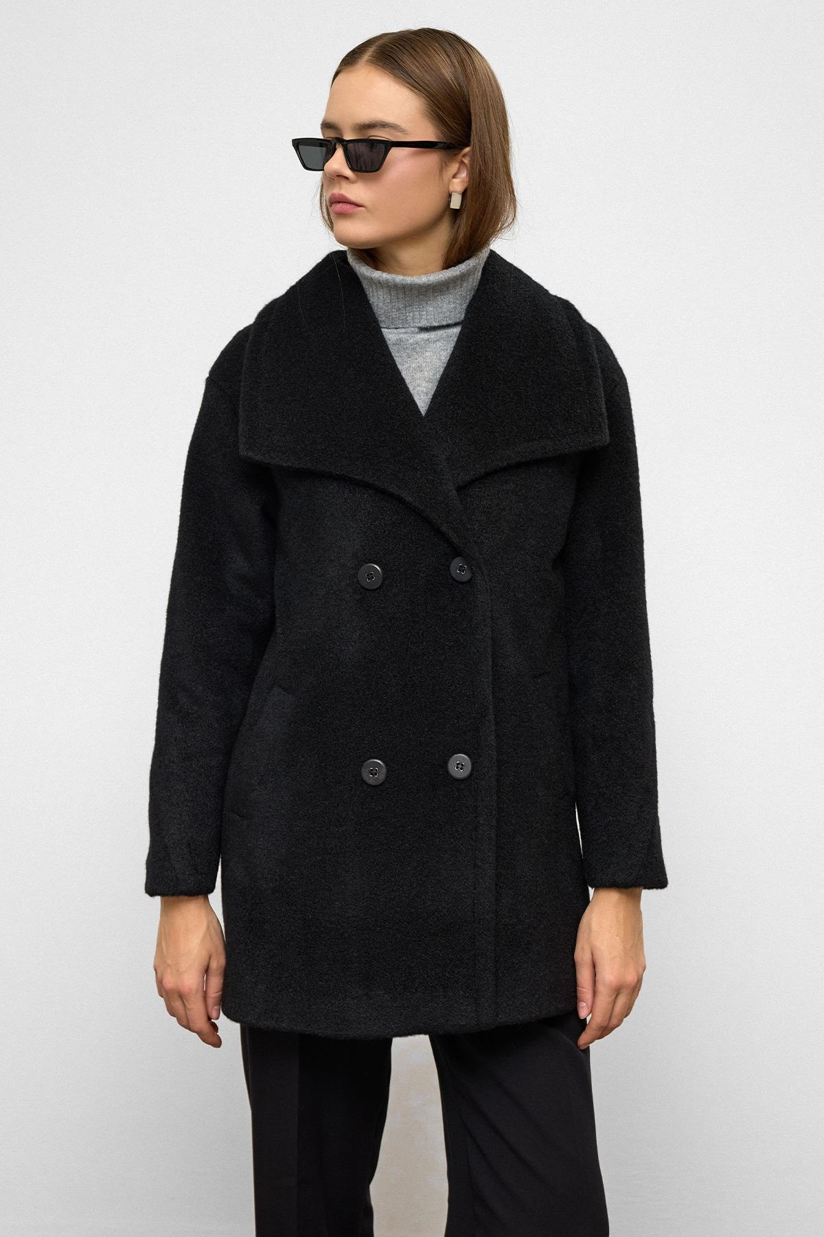 Mendil Yaka Kruvaze Geniş Kesim Kaban SİYAH 3129