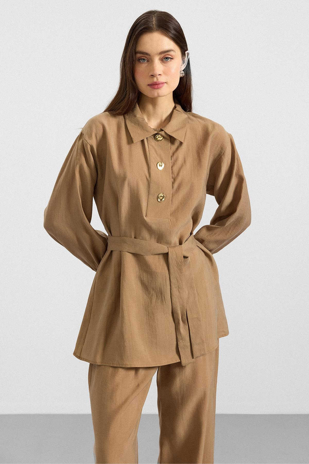 Metal Düğmeli Soft Kumaş Tunik Pantolon İkili Takım KAMEL 9397-TK