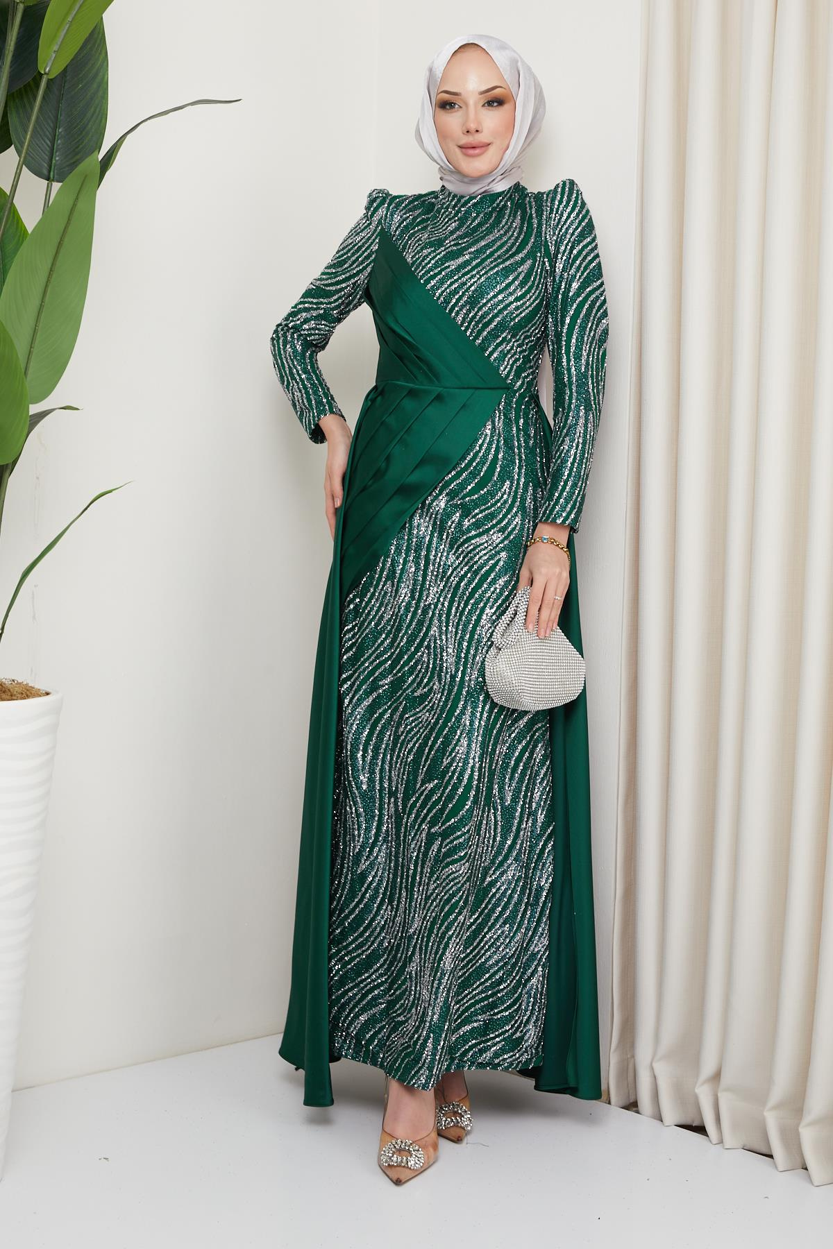 فستان سهرة من التول والساتان مع طيات أمامية وأحجار أخضر 1665