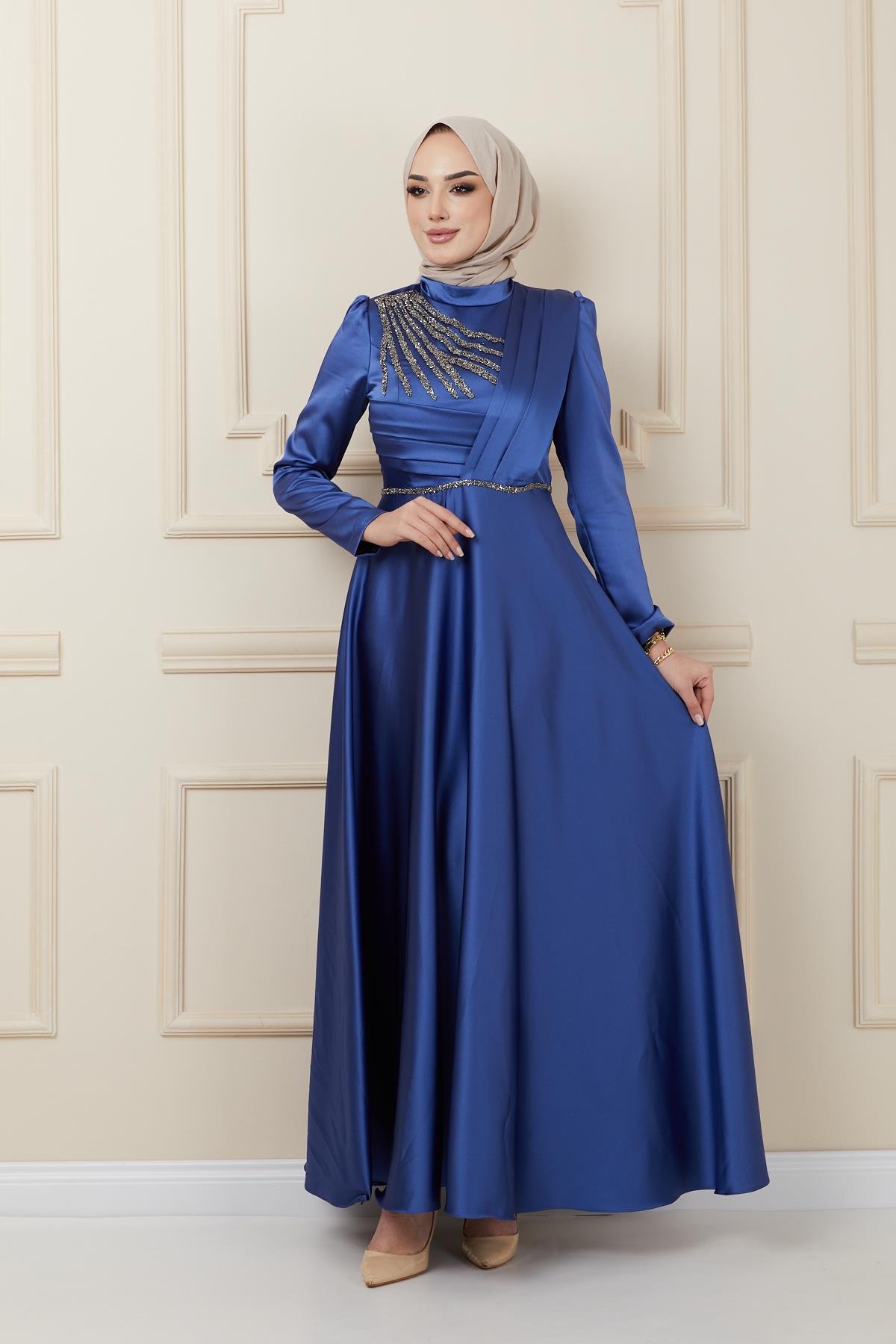 فستان سهرة ساتان مع طيات وخرز في الأمام ك. نيلي 1624