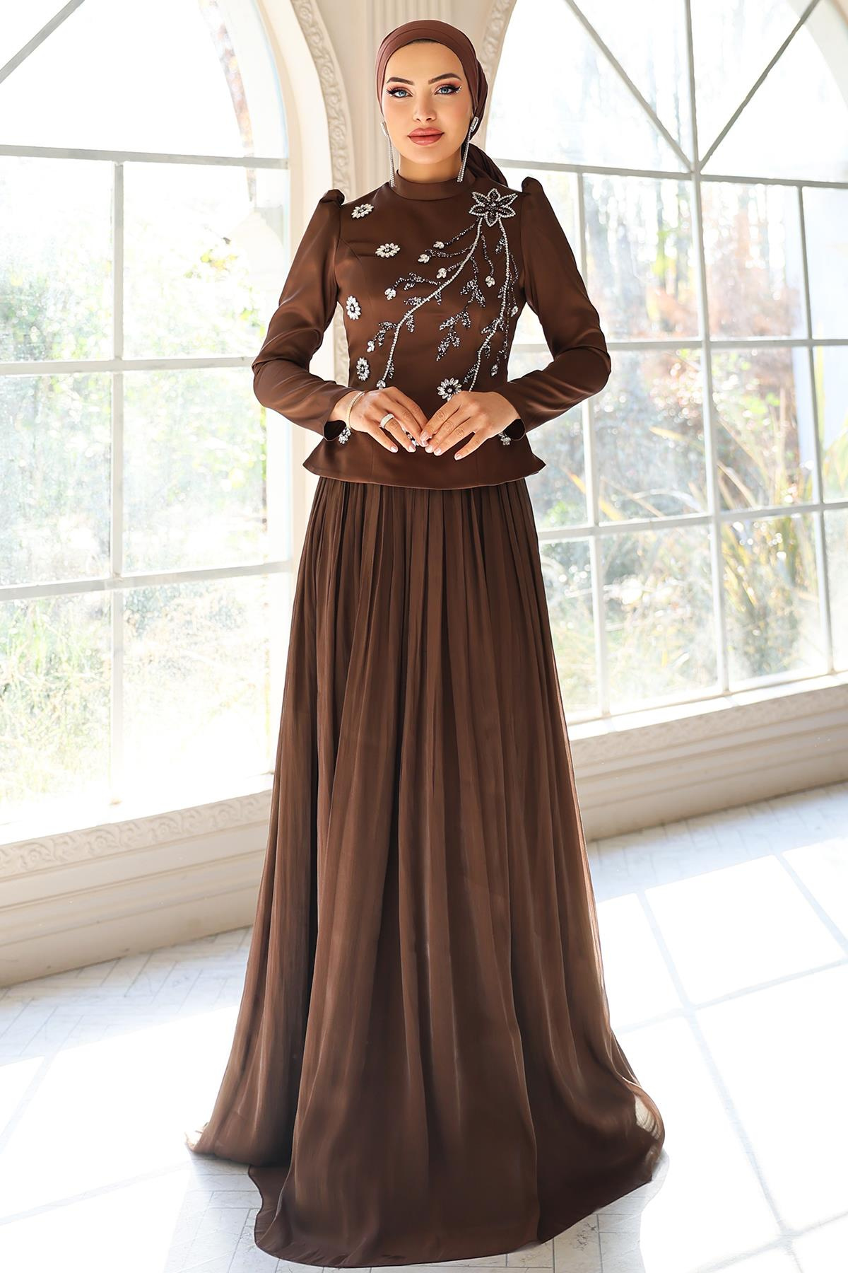 Önü Taş İşlemeli Saten Yoryo İpek Kombinli Tesettür Abiye Elbise KAHVE 1055