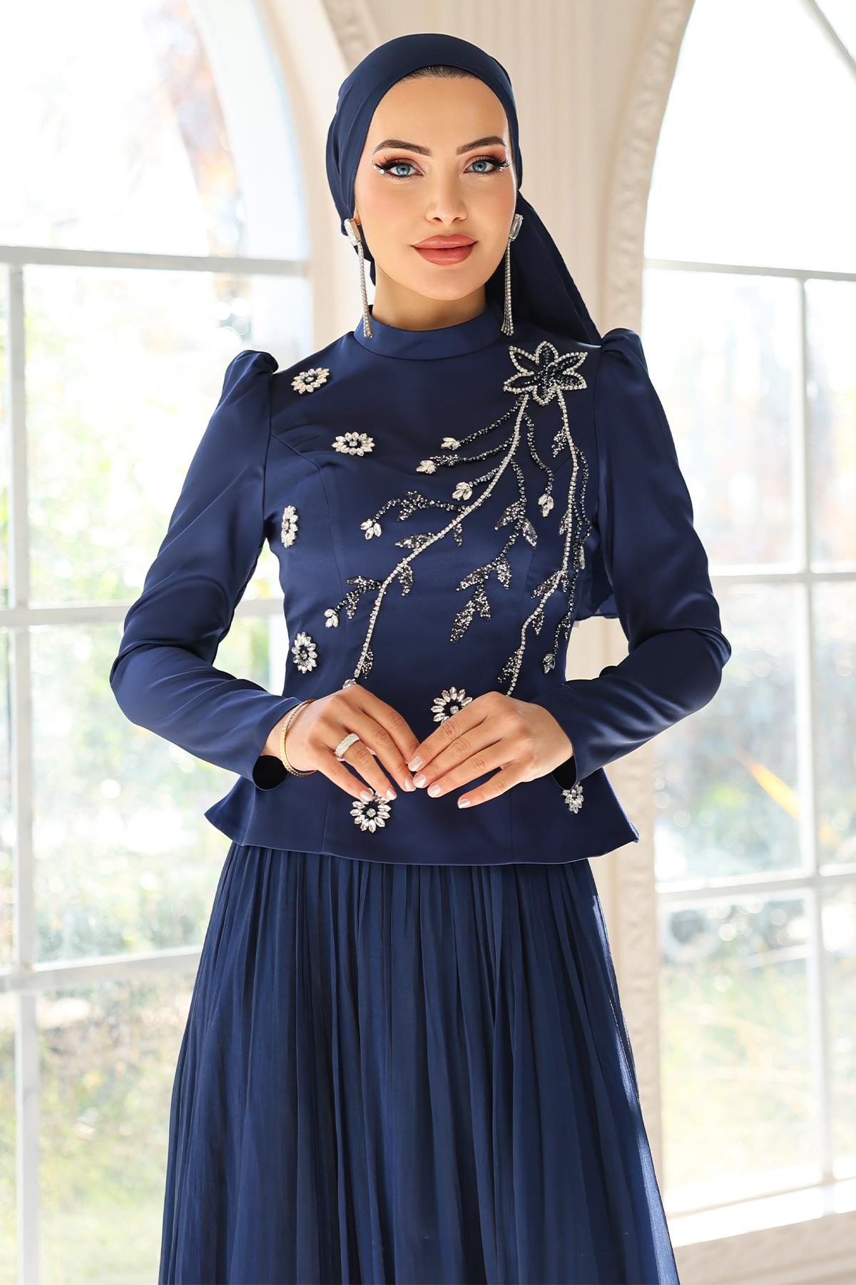 Önü Taş İşlemeli Saten Yoryo İpek Kombinli Tesettür Abiye Elbise K. İNDİGO 1055