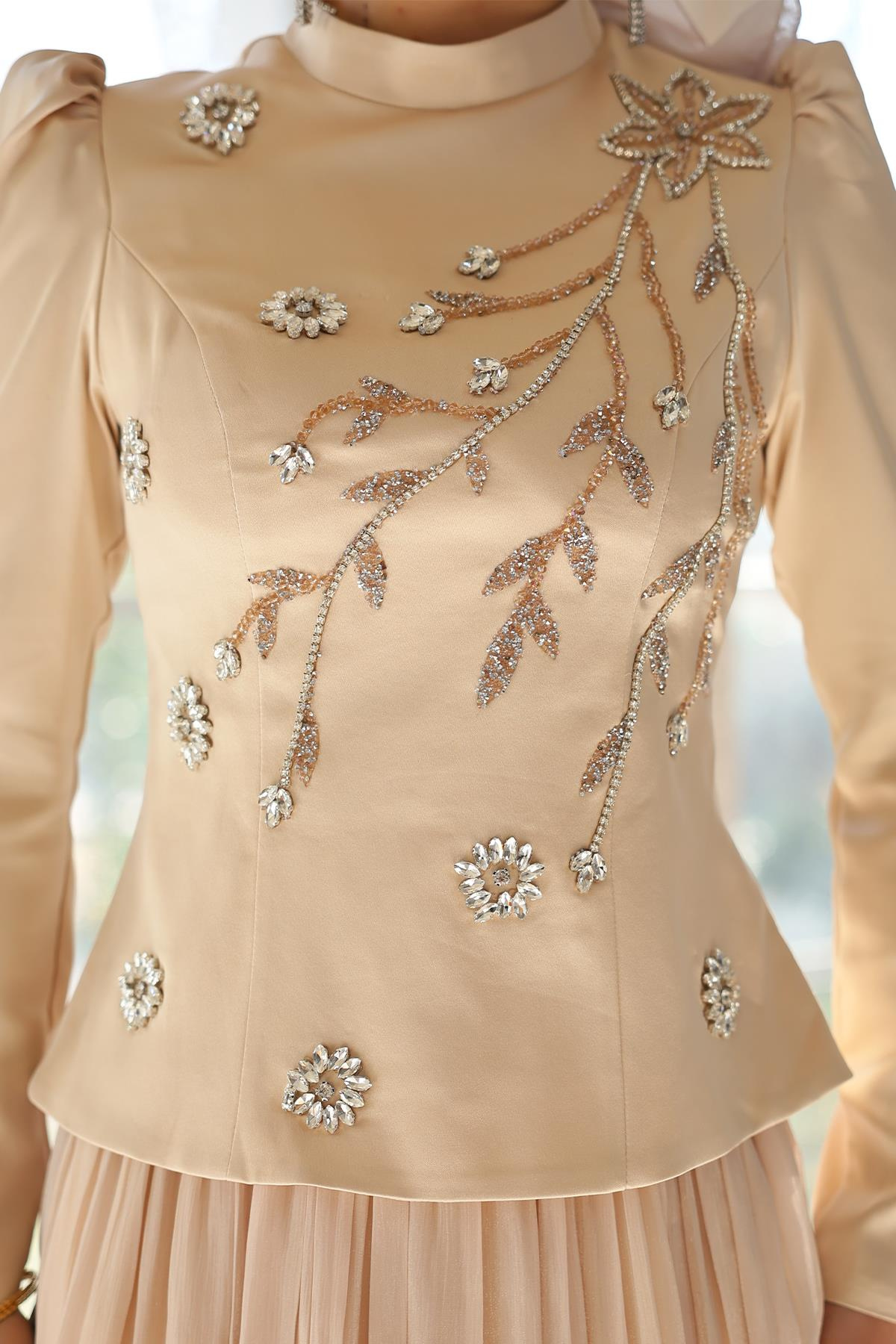 Önü Taş İşlemeli Saten Yoryo İpek Kombinli Tesettür Abiye Elbise BEJ 1055