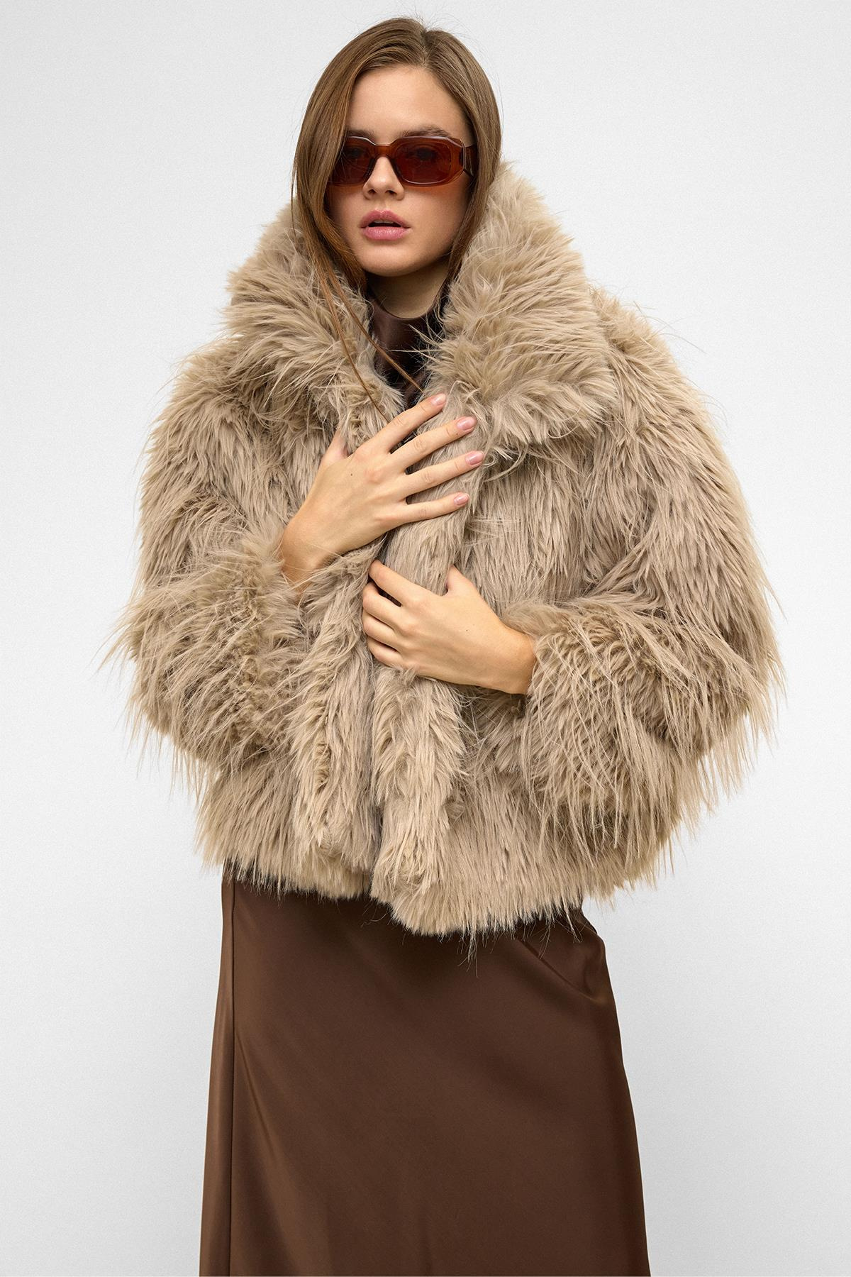 سترة كبيرة الحجم من الفرو الصناعي طويل الشعر حجر 1011