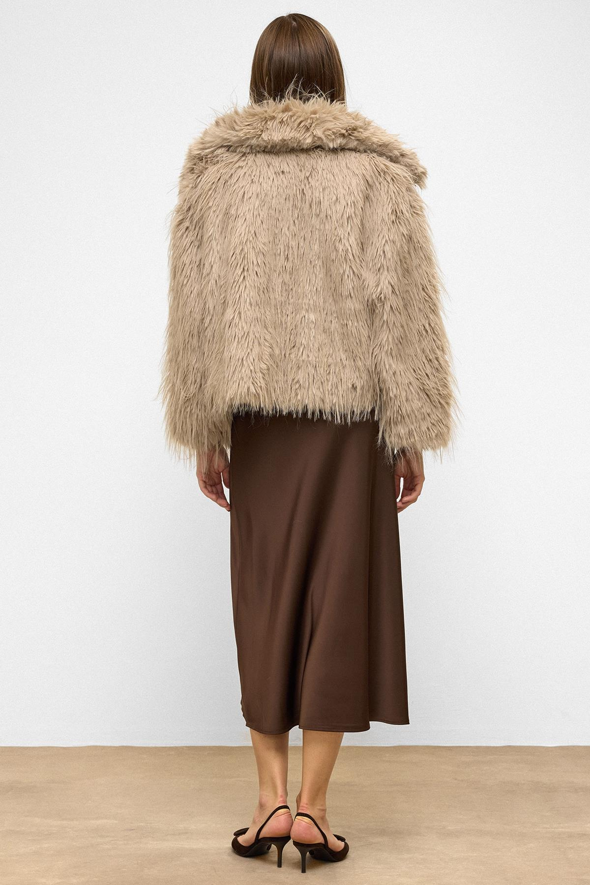 سترة كبيرة الحجم من الفرو الصناعي طويل الشعر حجر 1011