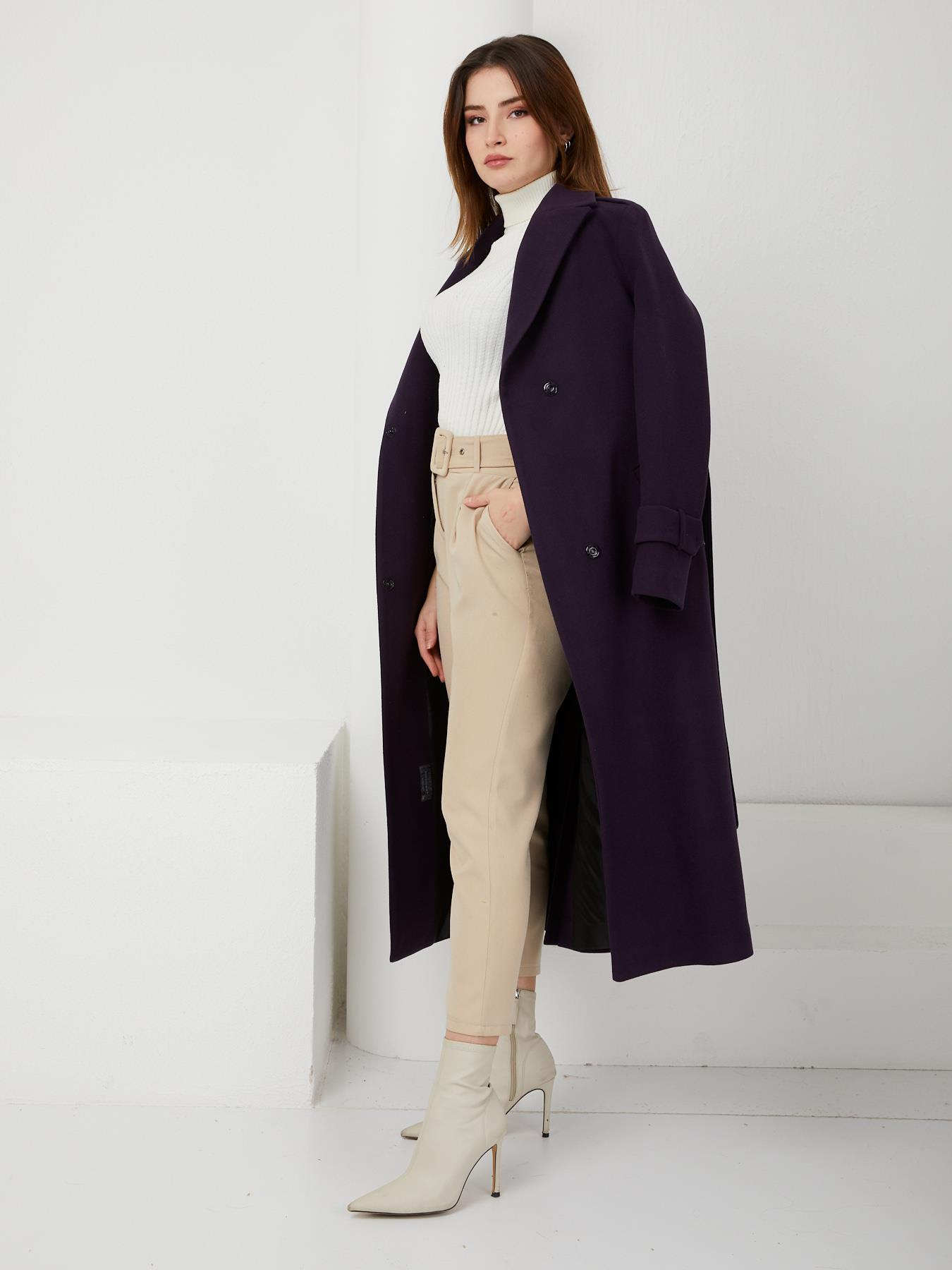 Pelerin ve Apolet Detaylı Çıt Çıt kapamalı Ara Boy Kaban MOR 3771