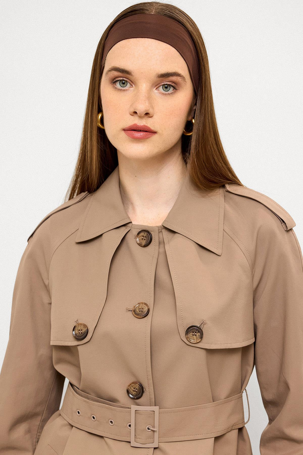 Pelerin ve Apolet Detaylı Su İtici Özellikli Kısa Trençkot S.KAHVE 6765