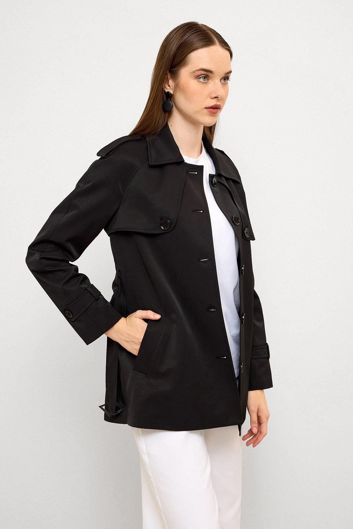 Pelerin ve Apolet Detaylı Su İtici Özellikli Kısa Trençkot SİYAH 6765