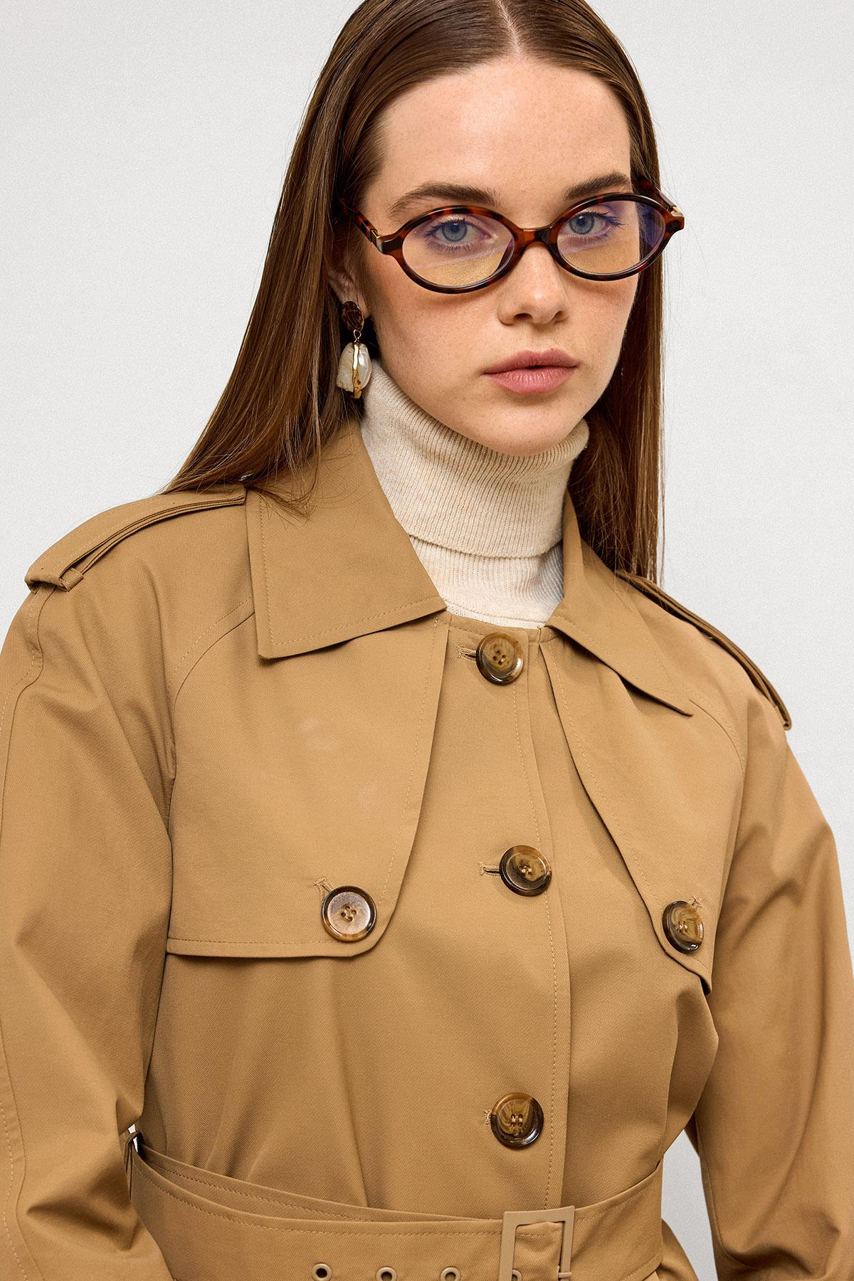 Pelerin ve Apolet Detaylı Su İtici Özellikli Kısa Trençkot KAMEL 6765