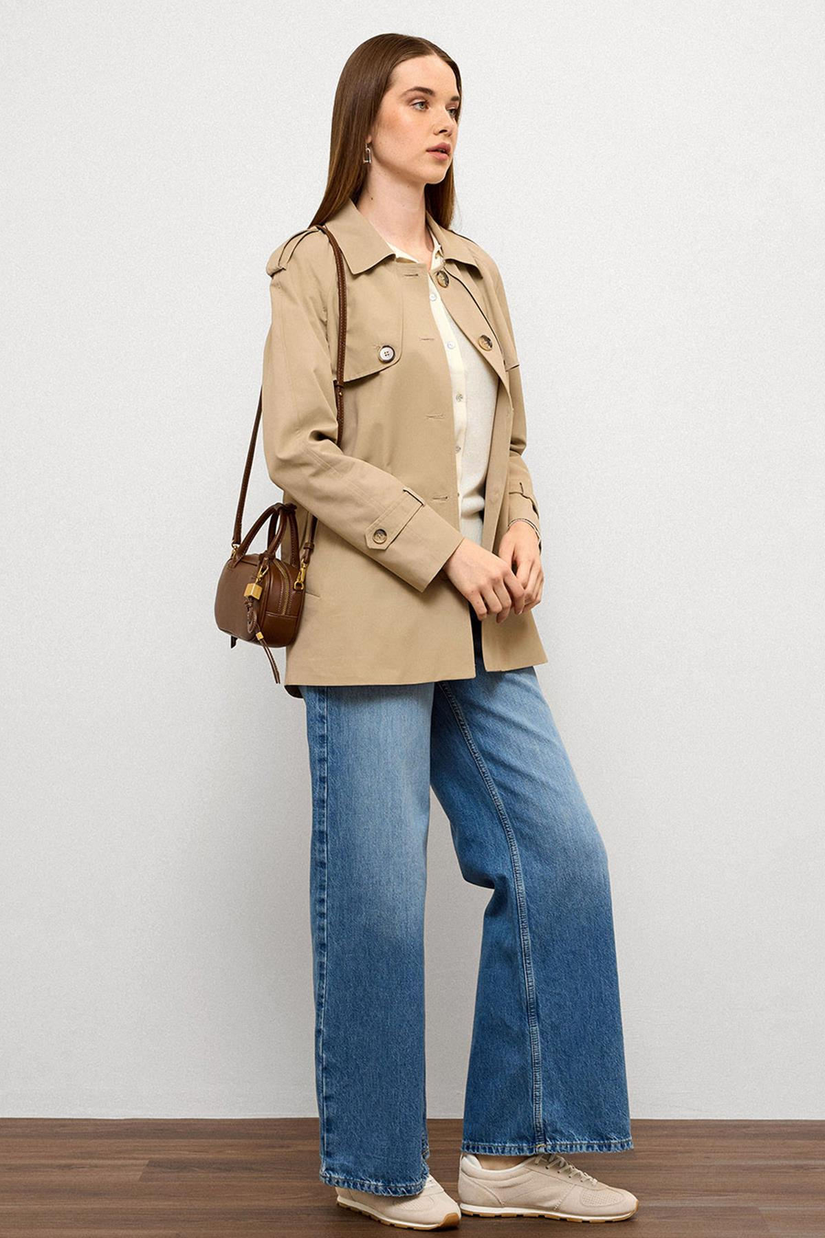 Pelerin ve Apolet Detaylı Su İtici Özellikli Kısa Trençkot BEJ 6765