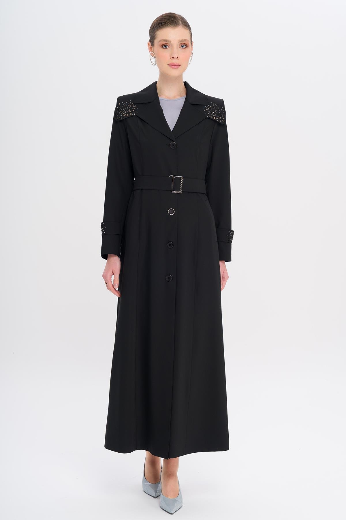 عباءة ومعطف مبطن مع تفاصيل حجرية على الأكمام أسود 6746