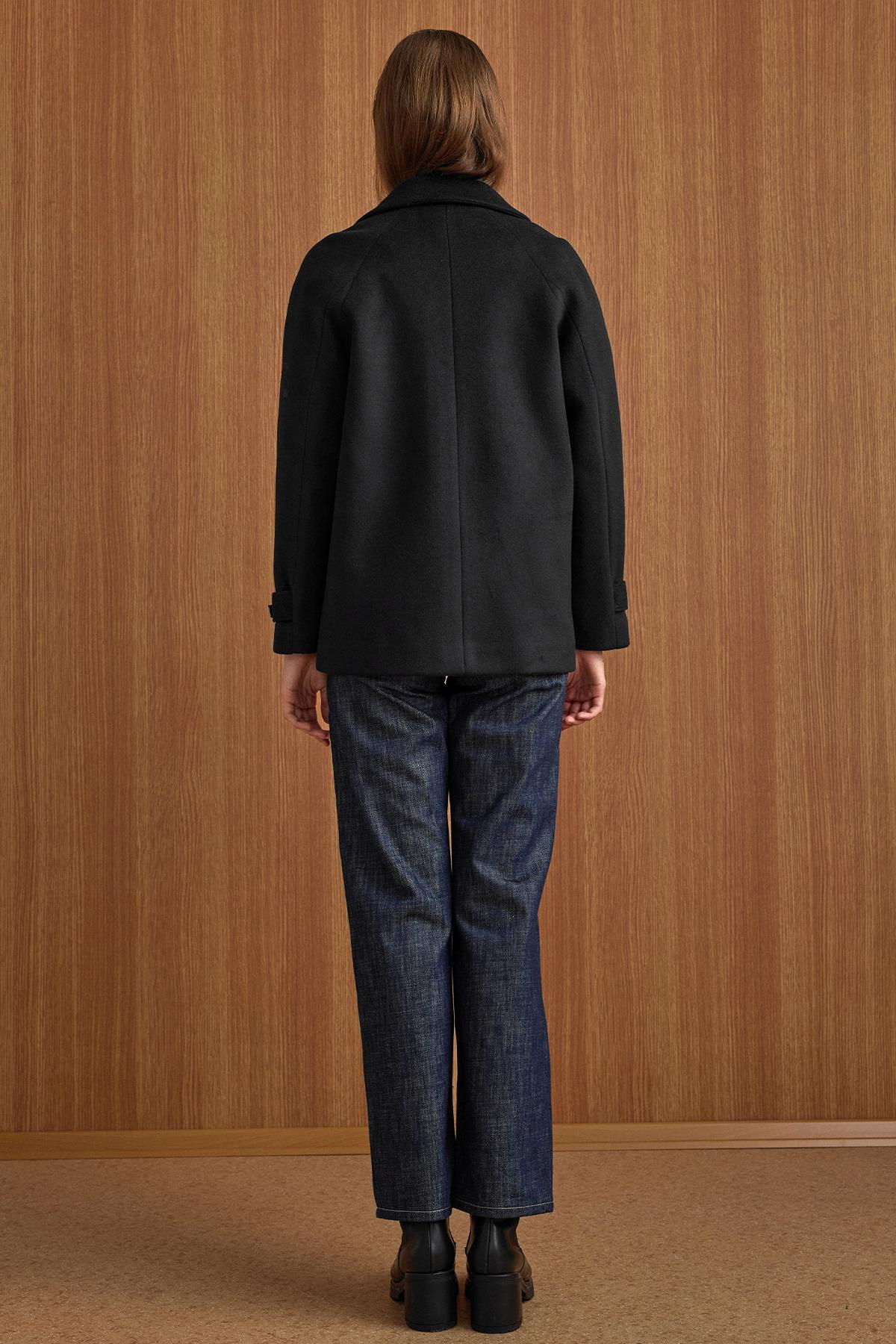 Pelerin ve Kol Patı Detaylı Kruvaze Kısa Kaban SİYAH 3161