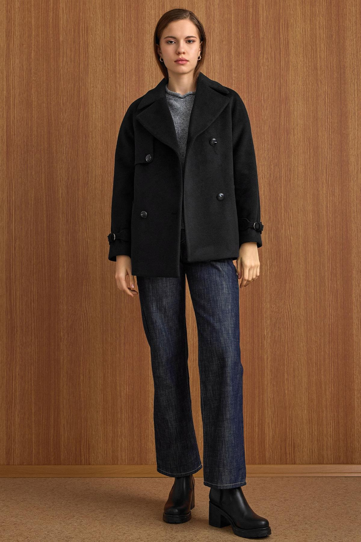 Pelerin ve Kol Patı Detaylı Kruvaze Kısa Kaban SİYAH 3161