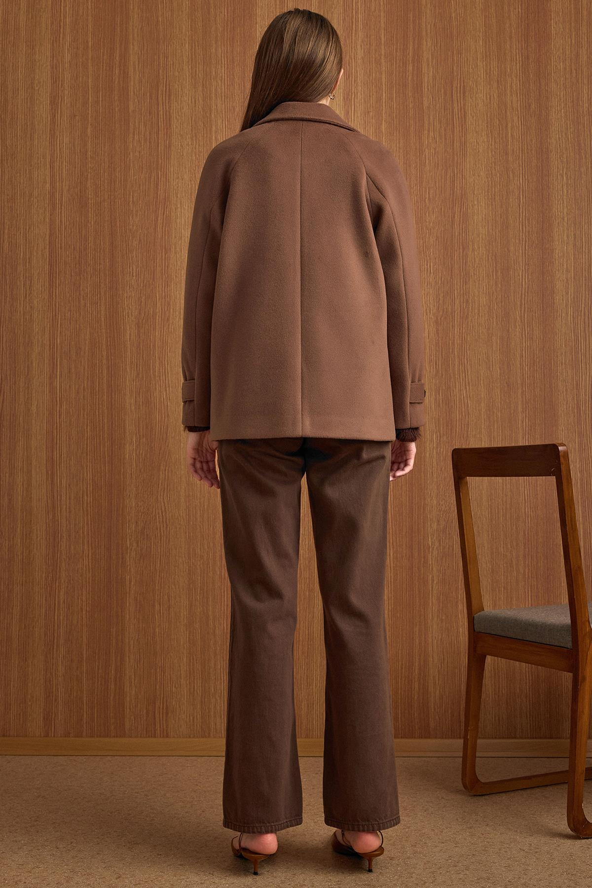 Pelerin ve Kol Patı Detaylı Kruvaze Kısa Kaban A.KAHVE 3161