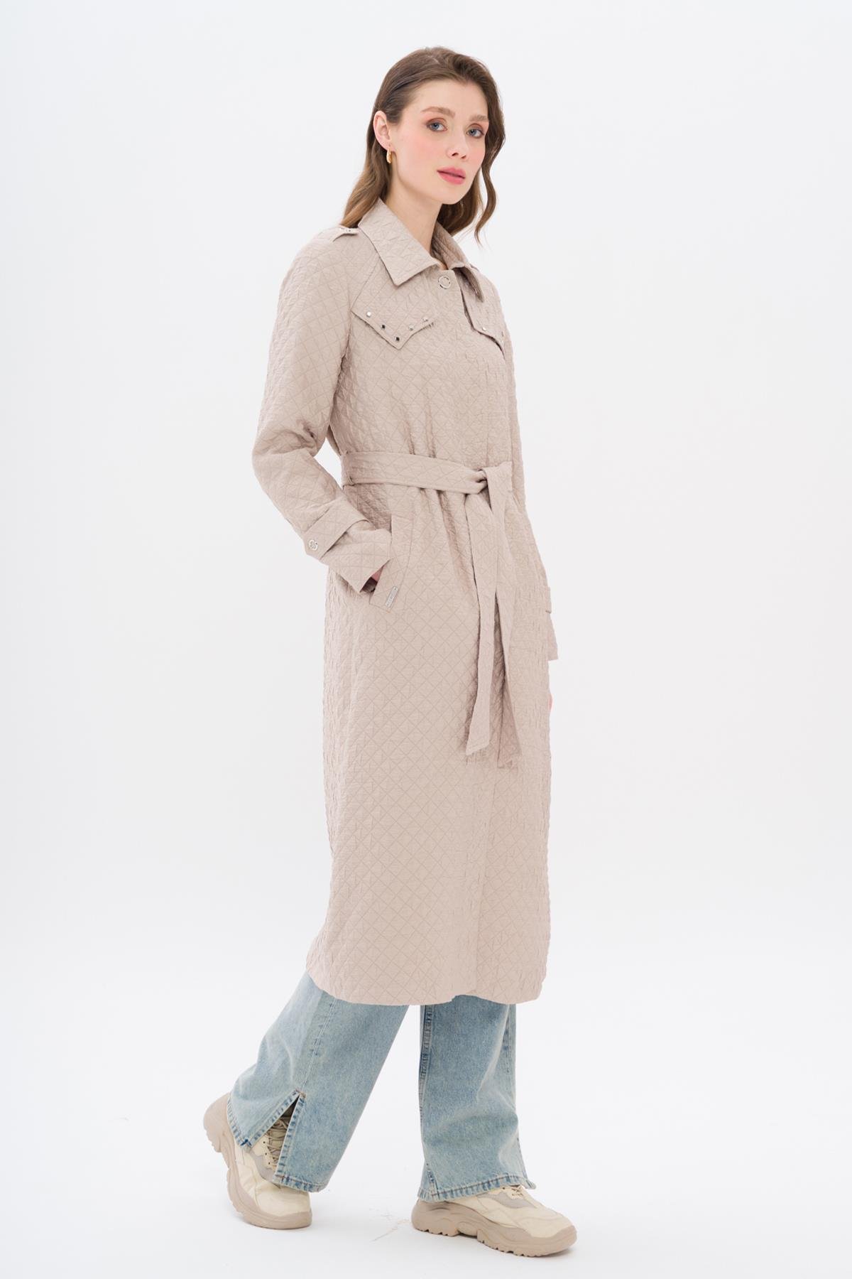 معطف ترنش خفيف منقوش ومبطن مع تفاصيل مرصعة على الرأس حجر 6705