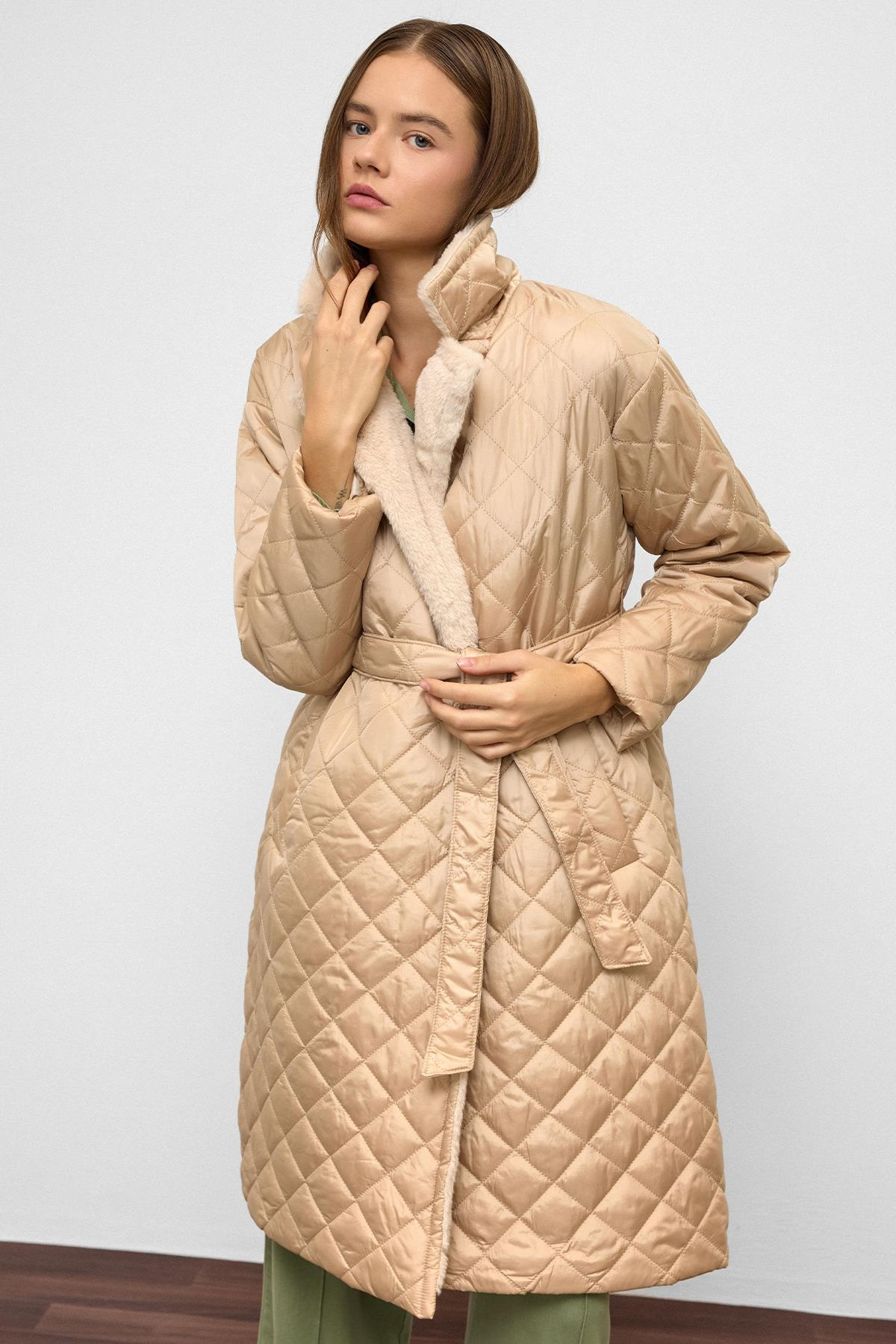 Peluş Garnili Çıt Çıt Kapamalı Kruvaze Kapitone Mont TAŞ 6787