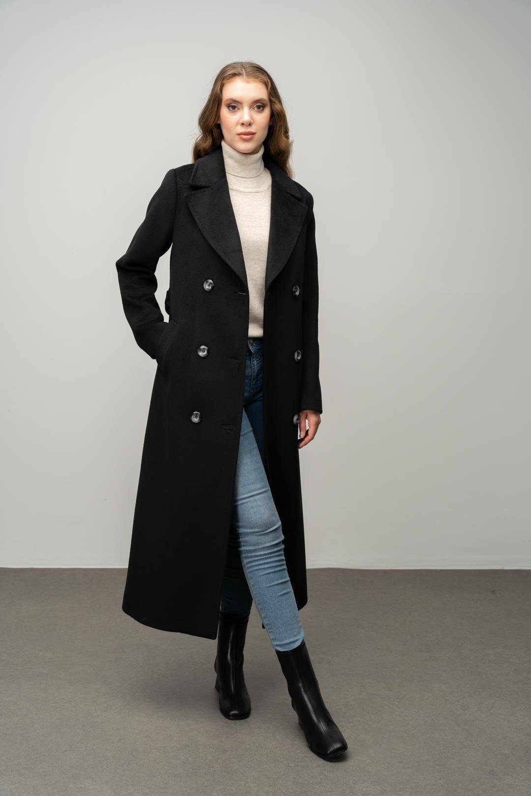 معطف حصري مزدوج الصدر مع تفاصيل بونتو أسود 3055