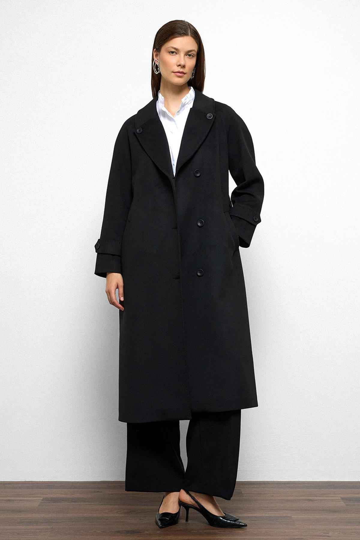 Punto Dikiş Detaylı Arkası Plikaşeli Ara Boy Kaşmir Kaban SİYAH 3113