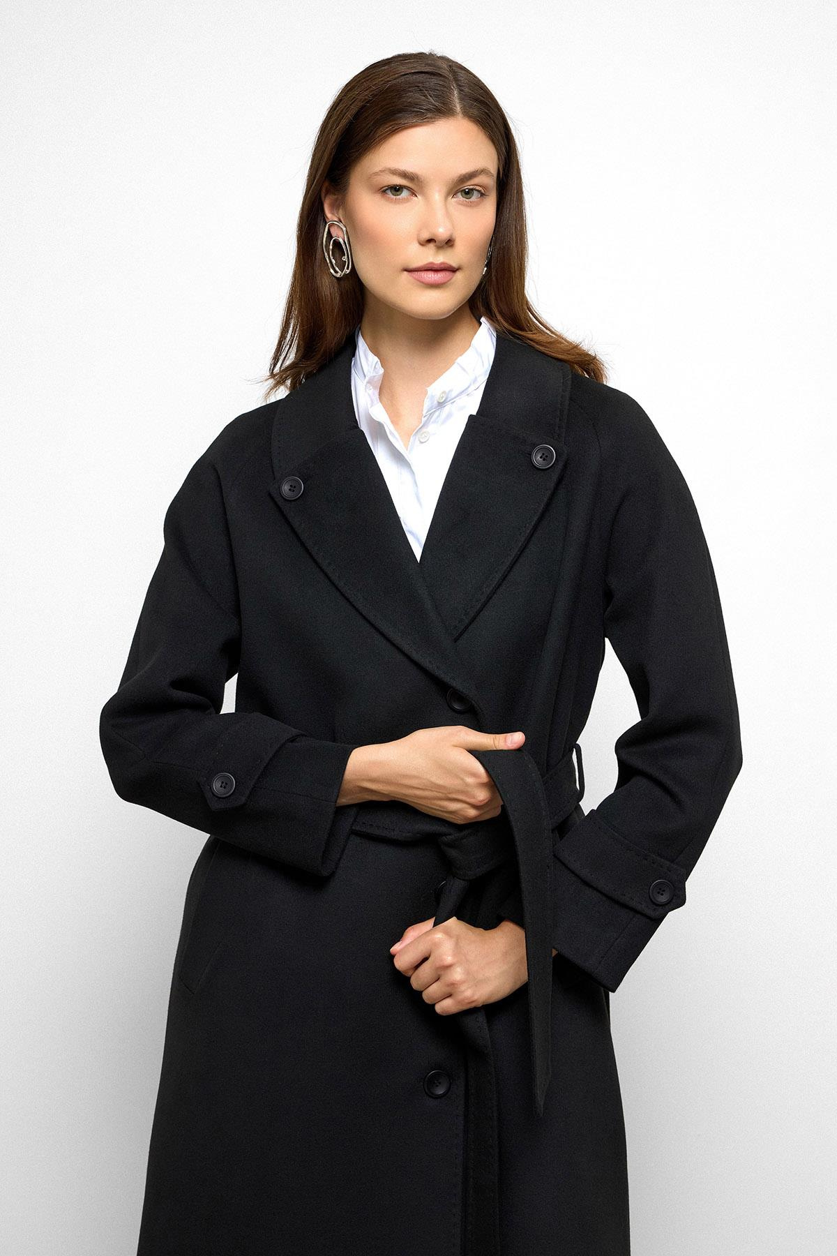 Punto Dikiş Detaylı Arkası Plikaşeli Ara Boy Kaşmir Kaban SİYAH 3113