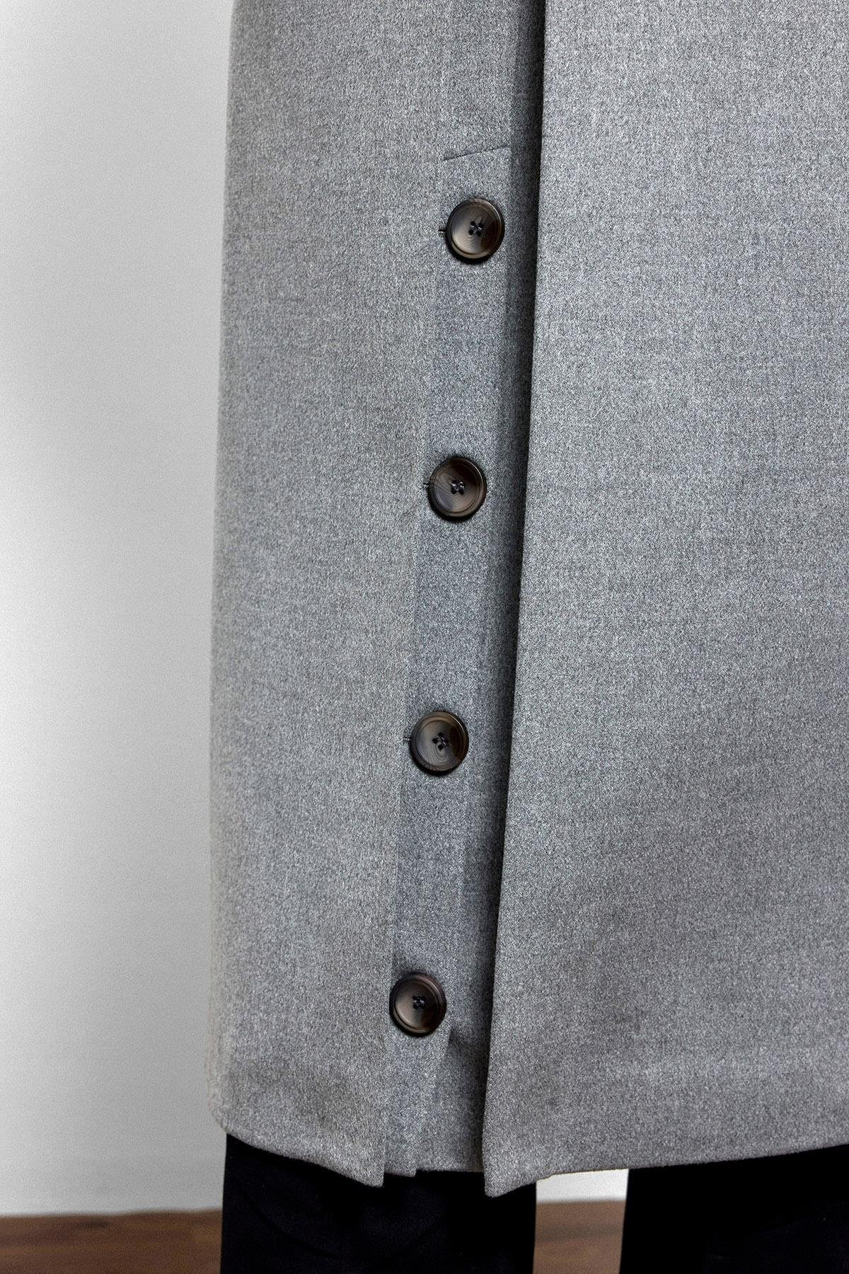 Punto Dikiş Detaylı Arkası Plikaşeli Ara Boy Kaşmir Kaban KOYU GRİ 3113