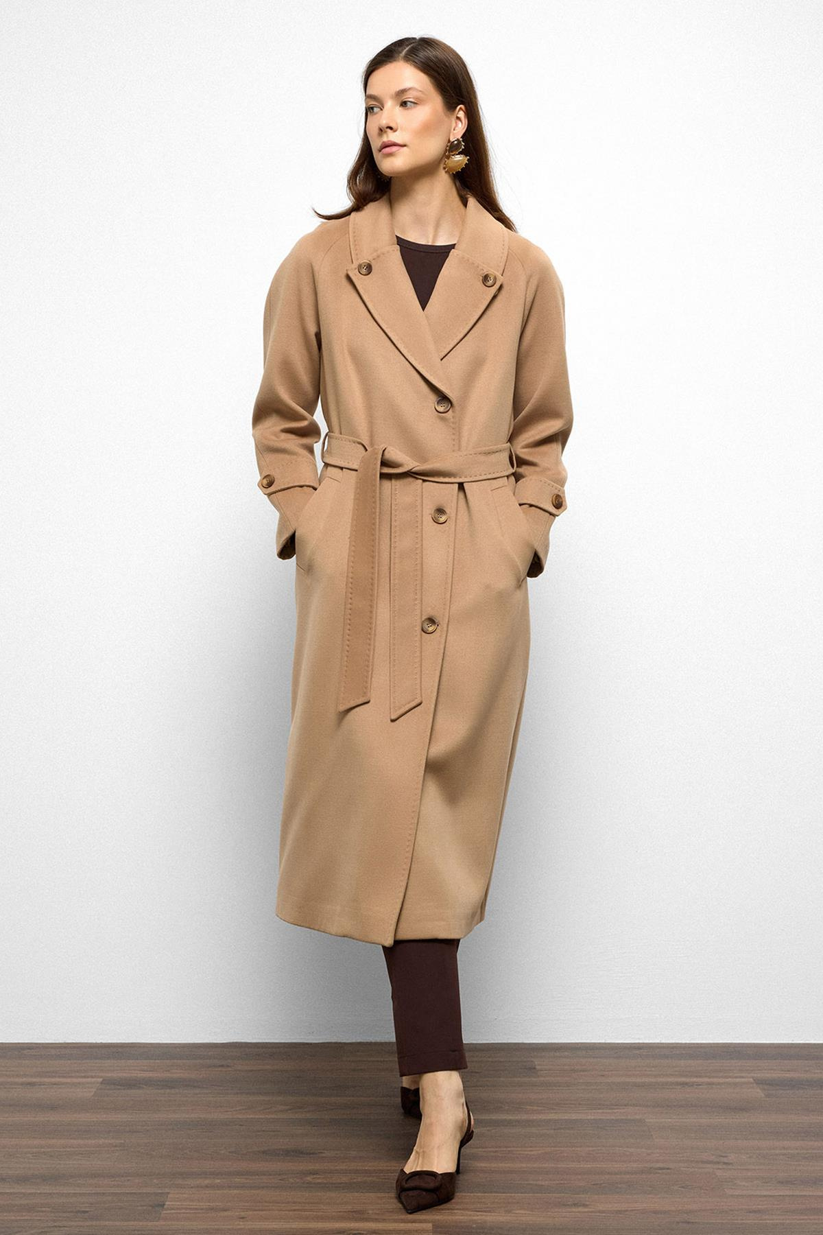 Punto Dikiş Detaylı Arkası Plikaşeli Ara Boy Kaşmir Kaban BİSKÜVİ 3113