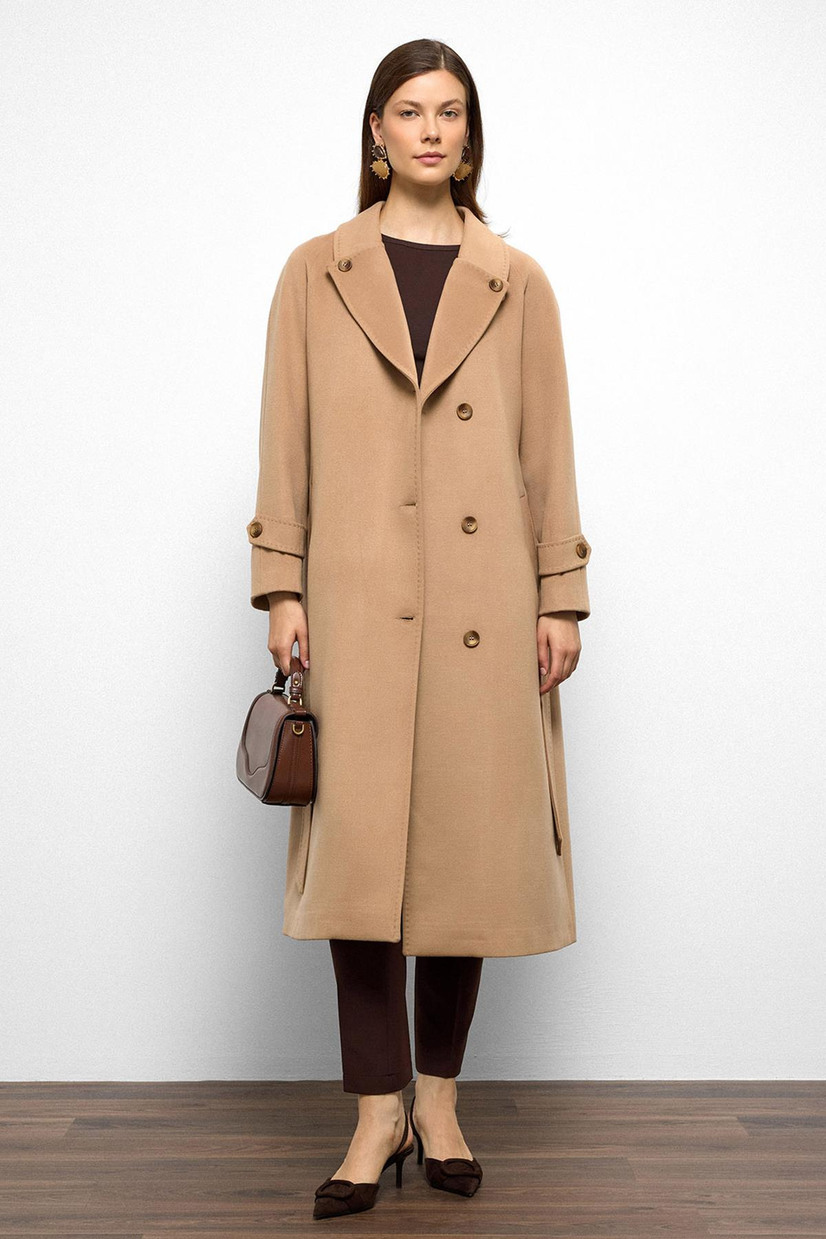 Punto Dikiş Detaylı Arkası Plikaşeli Ara Boy Kaşmir Kaban BİSKÜVİ 3113