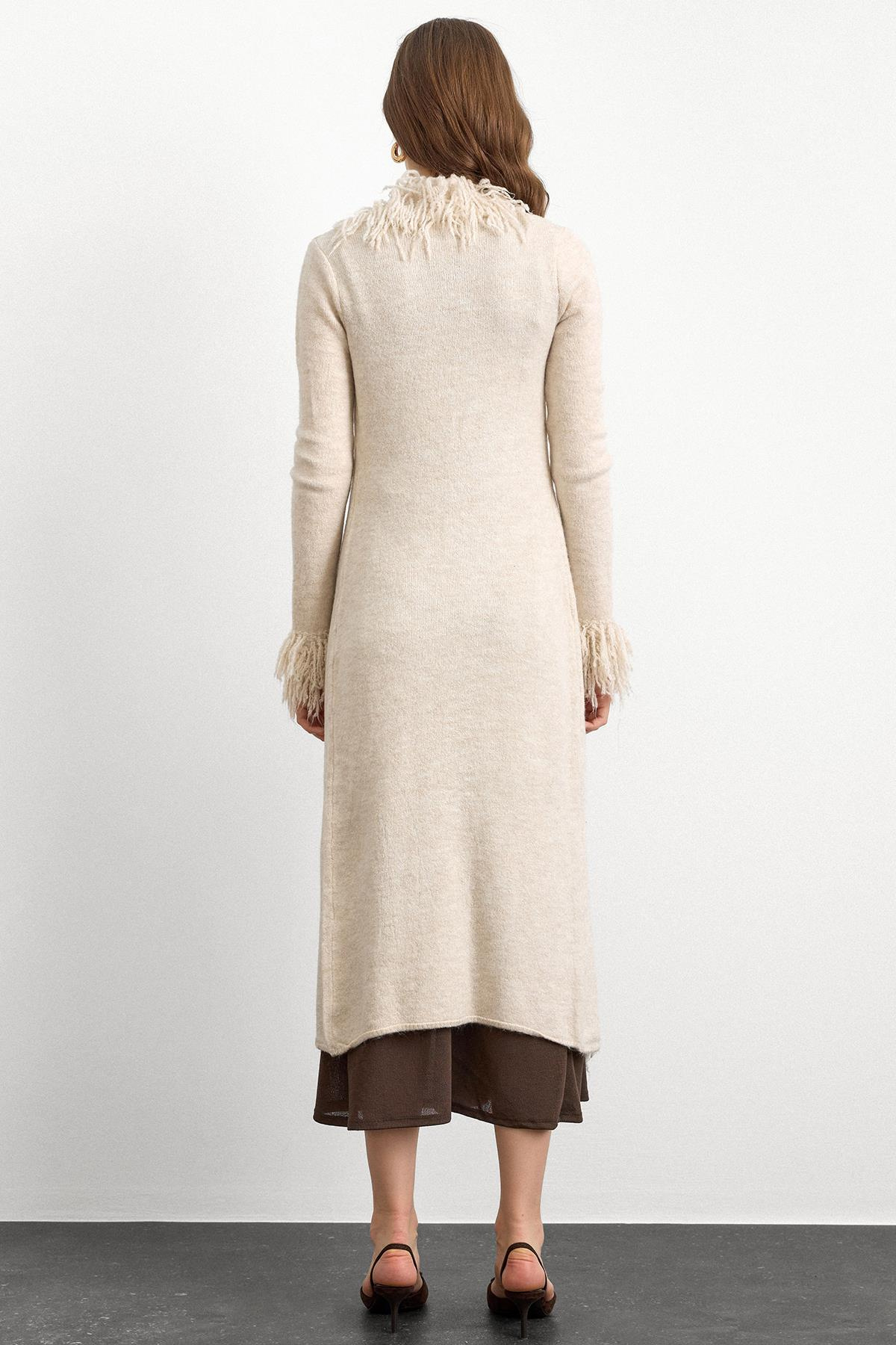 Püskül Detaylı Uzun Triko Hırka TAŞ 8281