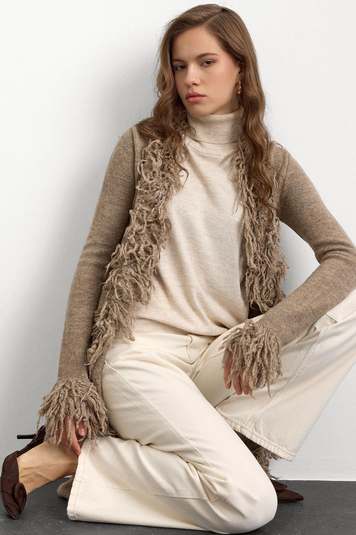 Püskül Detaylı Uzun Triko Hırka VİZON 8281