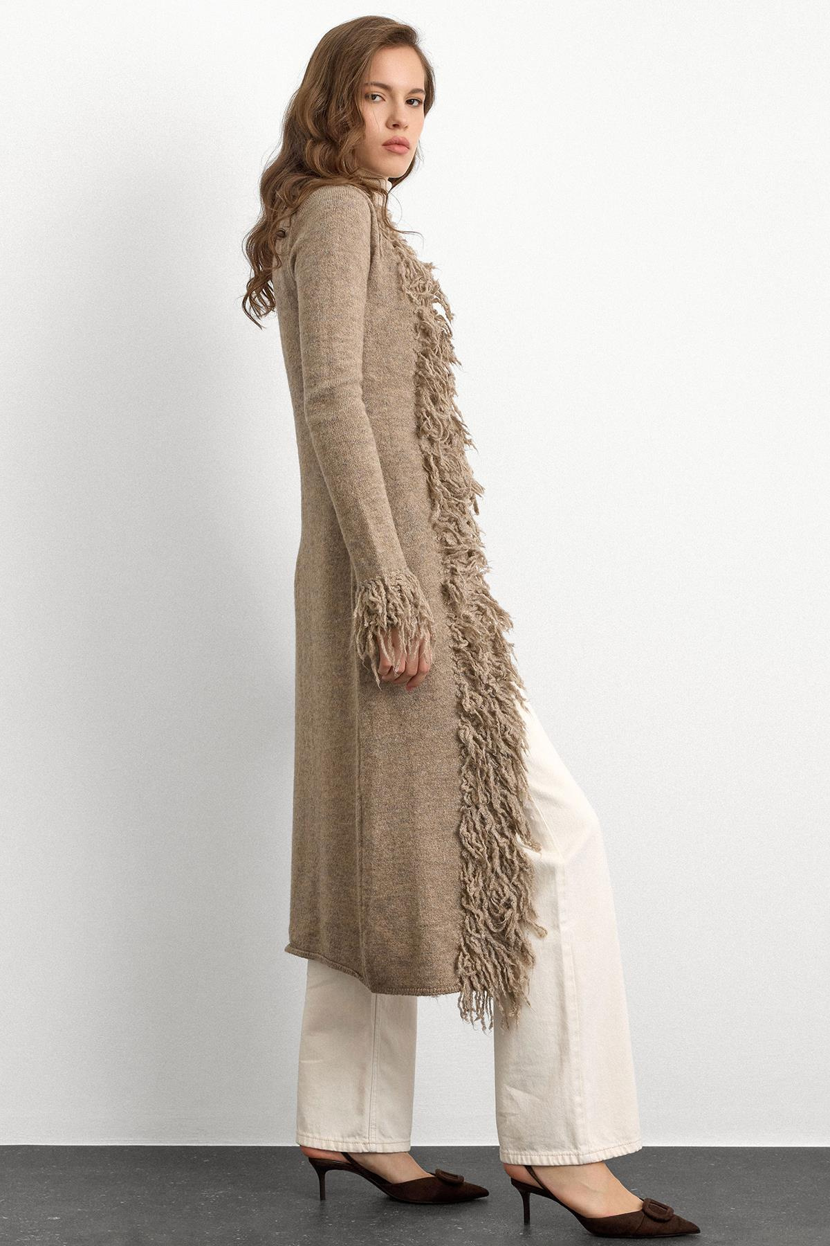 Püskül Detaylı Uzun Triko Hırka VİZON 8281