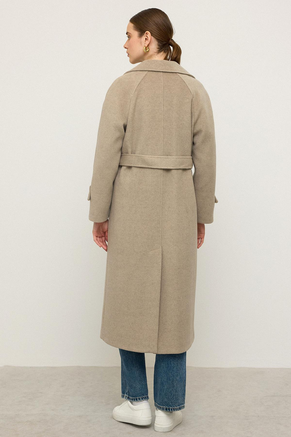 معطف متوسط الطول بأكمام راجلان وإغلاق بزر كبس مزيج الحجارة 3145