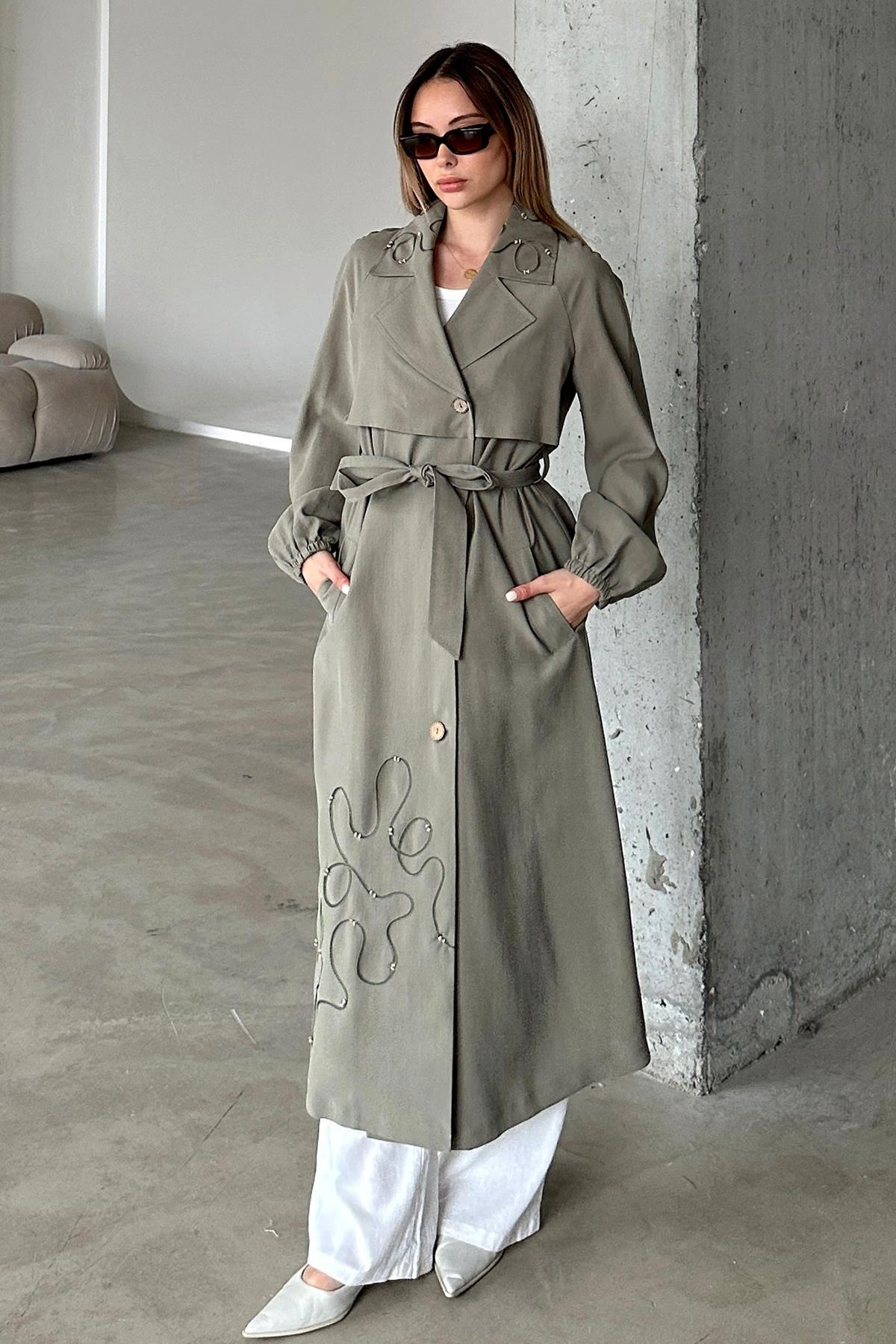 معطف مودال غير مبطن بأكمام راجلان ومطرز بتفاصيل يمين 6735