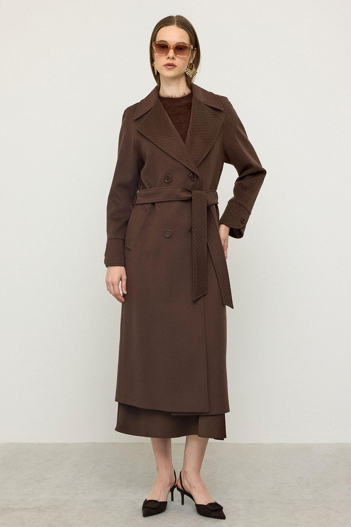 Reglan Kol Pelerin Detaylı Kendinden Desenli Limited Edition Kaban KAHVE 3141