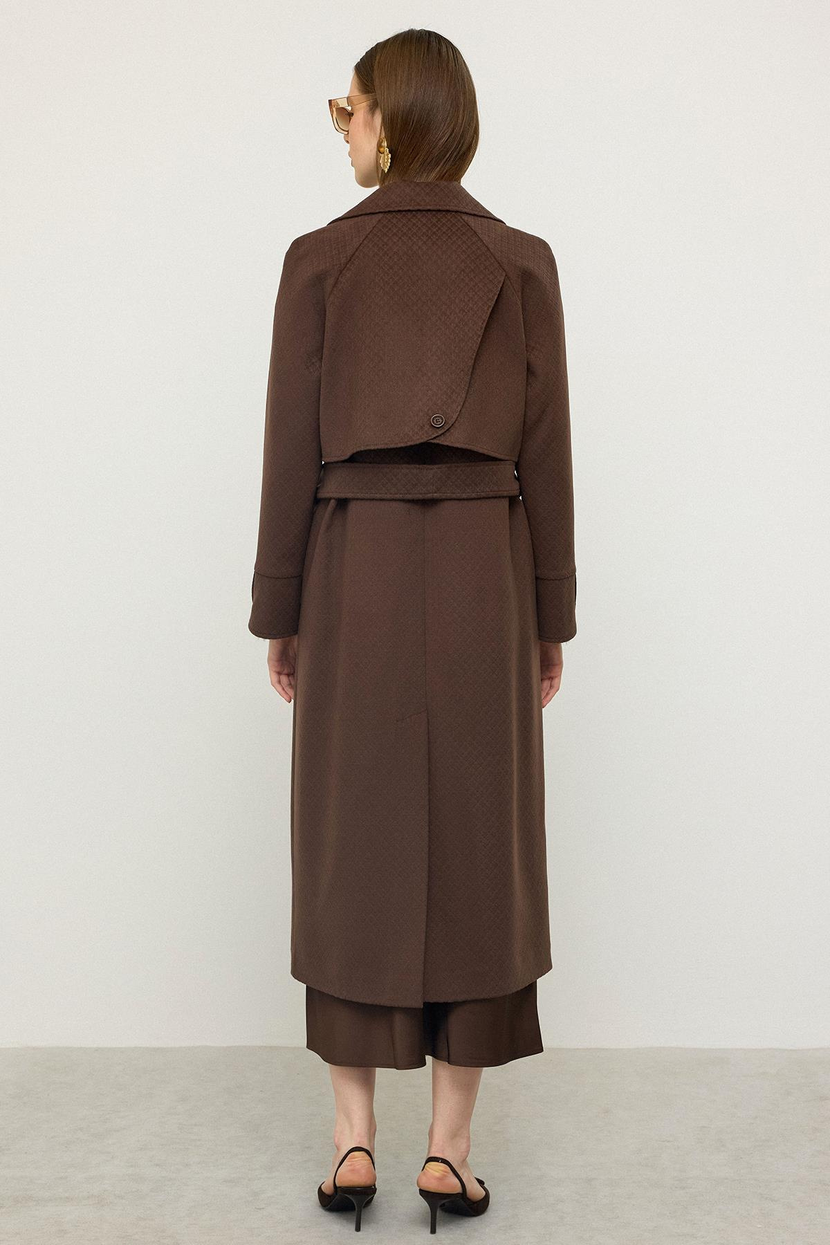 Reglan Kol Pelerin Detaylı Kendinden Desenli Limited Edition Kaban KAHVE 3141