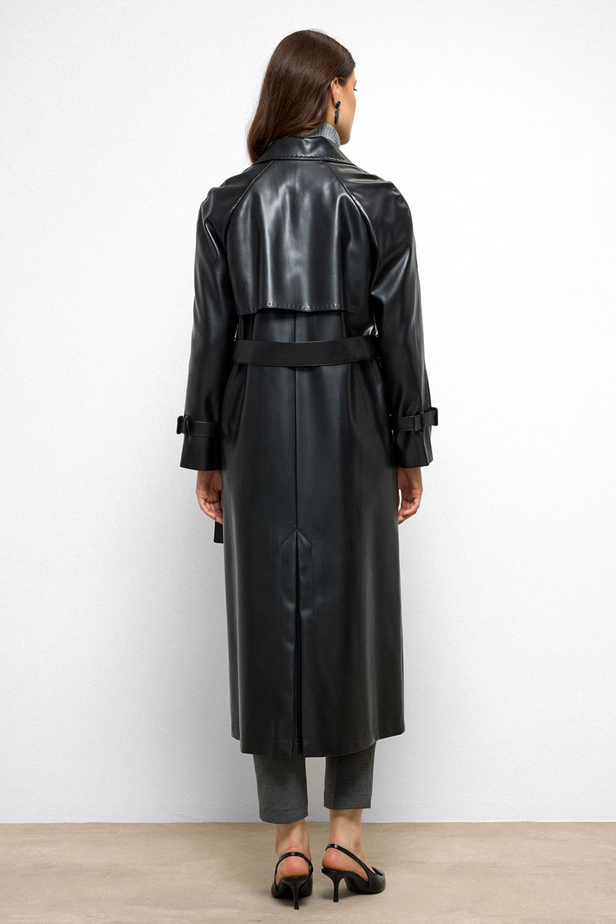 Reglan Kol Pelerin ve Punto Dikiş Detaylı Deri Trençkot SİYAH 6754