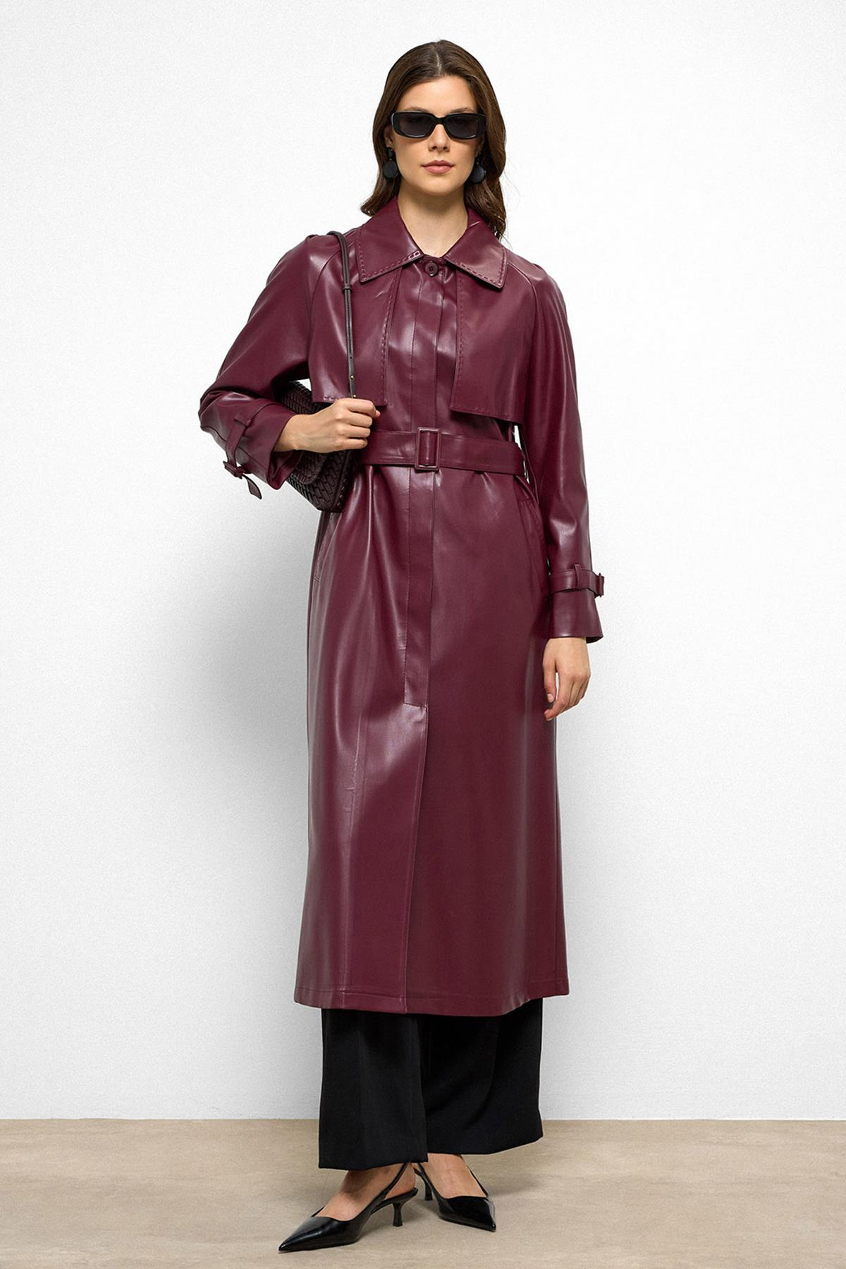 Reglan Kol Pelerin ve Punto Dikiş Detaylı Deri Trençkot BORDO 6754