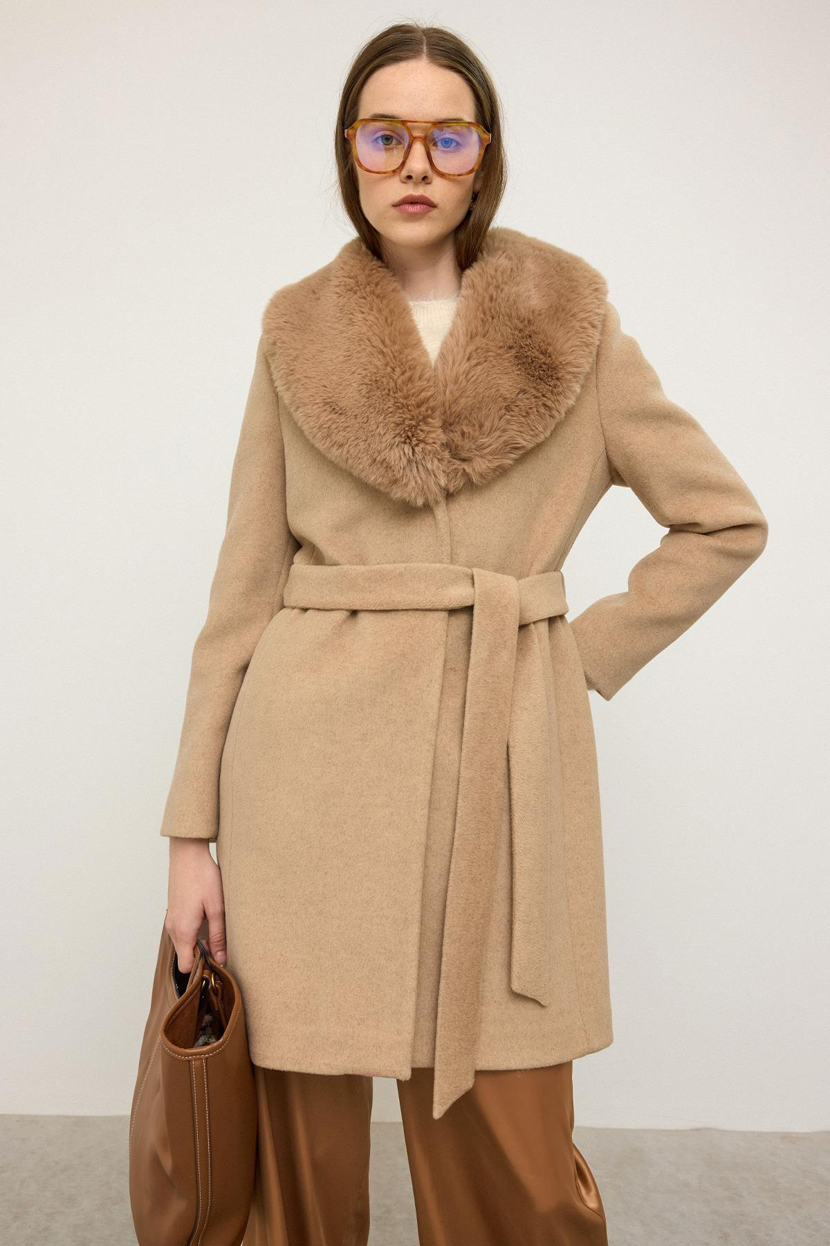 Şal Yaka Kürklü Belden Bağlamalı Kaban A.KAMEL 3093