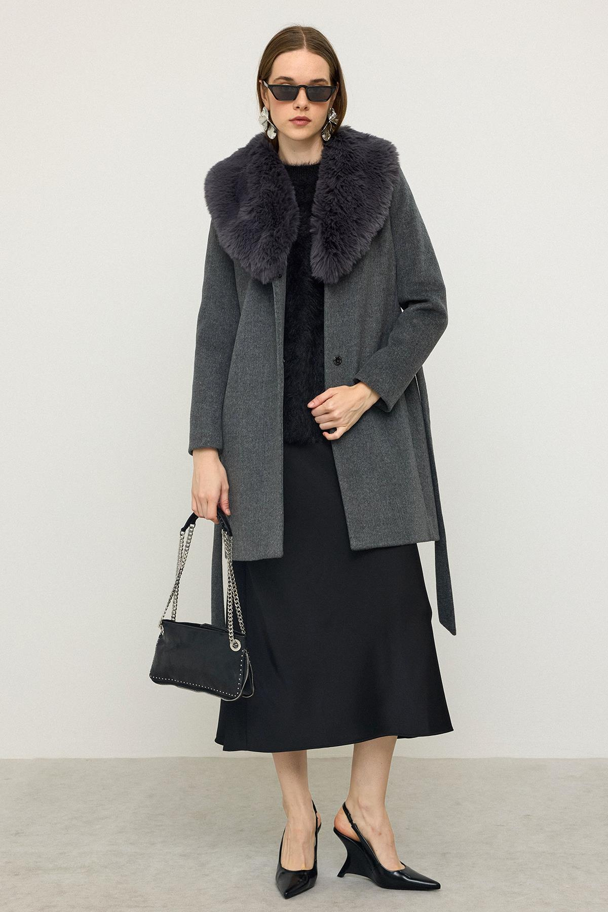 Şal Yaka Kürklü Belden Bağlamalı Kaban KOYU GRİ 3093