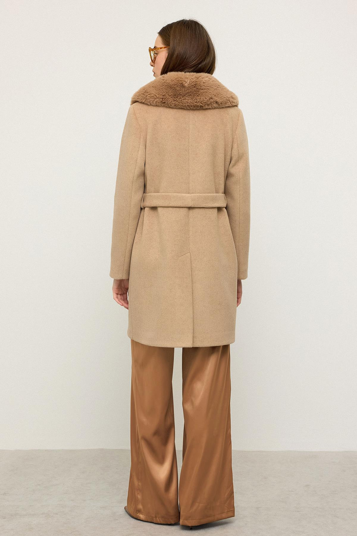 Şal Yaka Kürklü Belden Bağlamalı Kaban A.KAMEL 3093