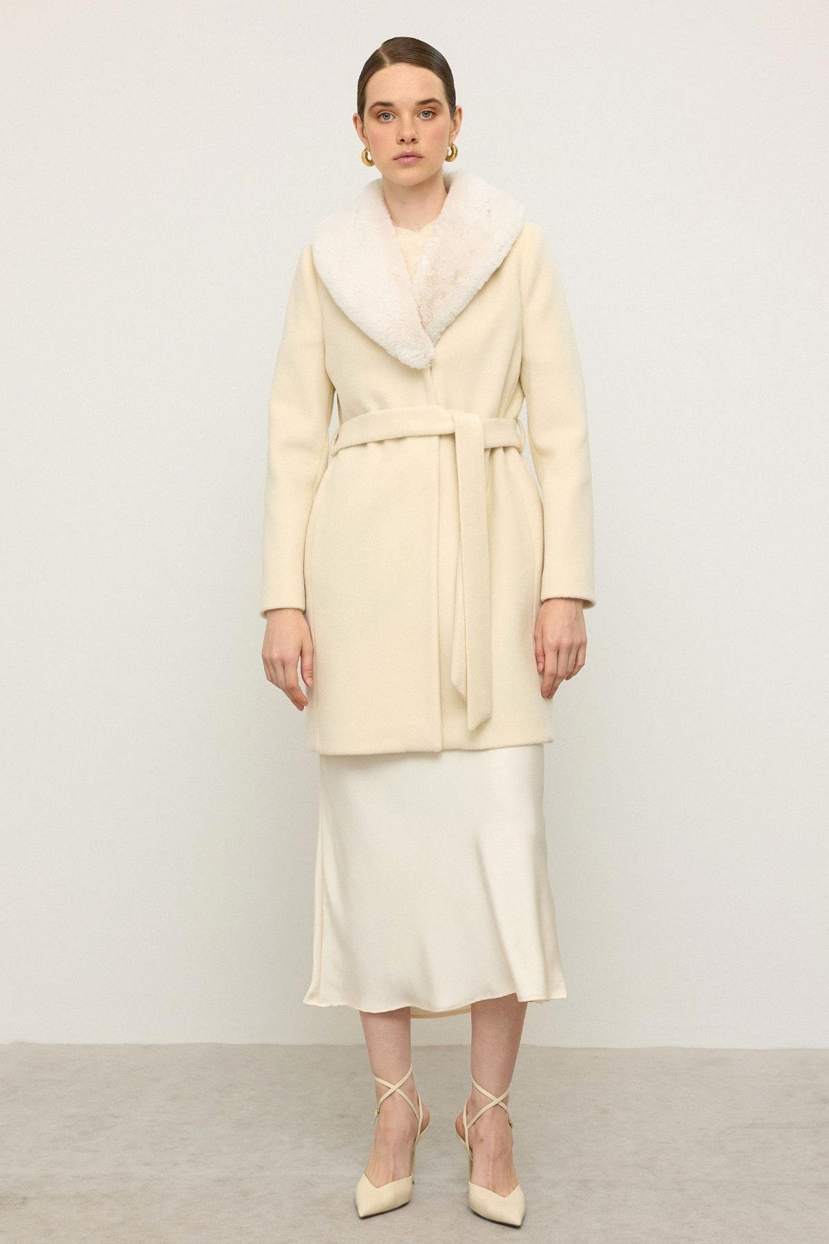 Şal Yaka Kürklü Belden Bağlamalı Kaban EKRU 3093