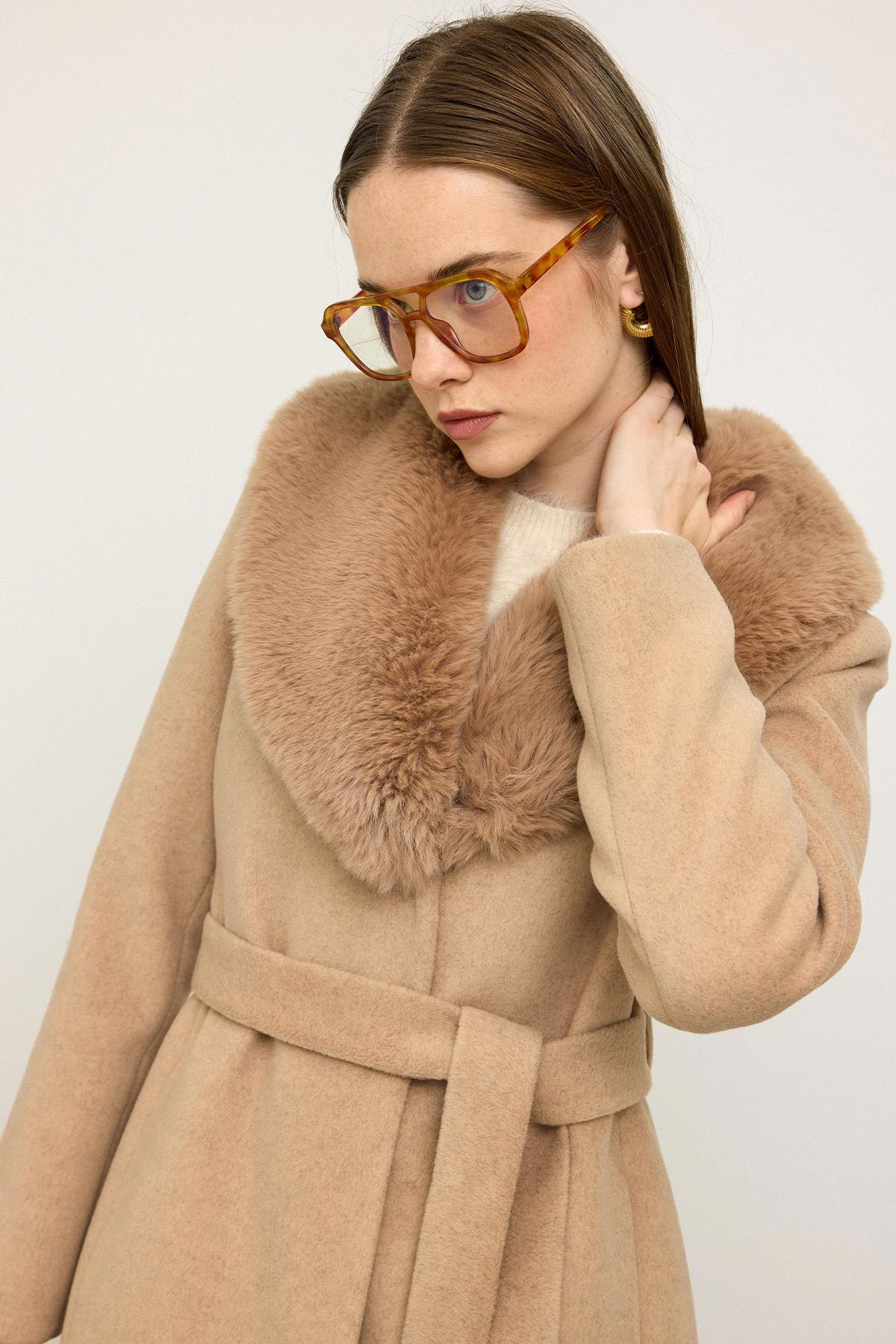 Şal Yaka Kürklü Belden Bağlamalı Kaban A.KAMEL 3093