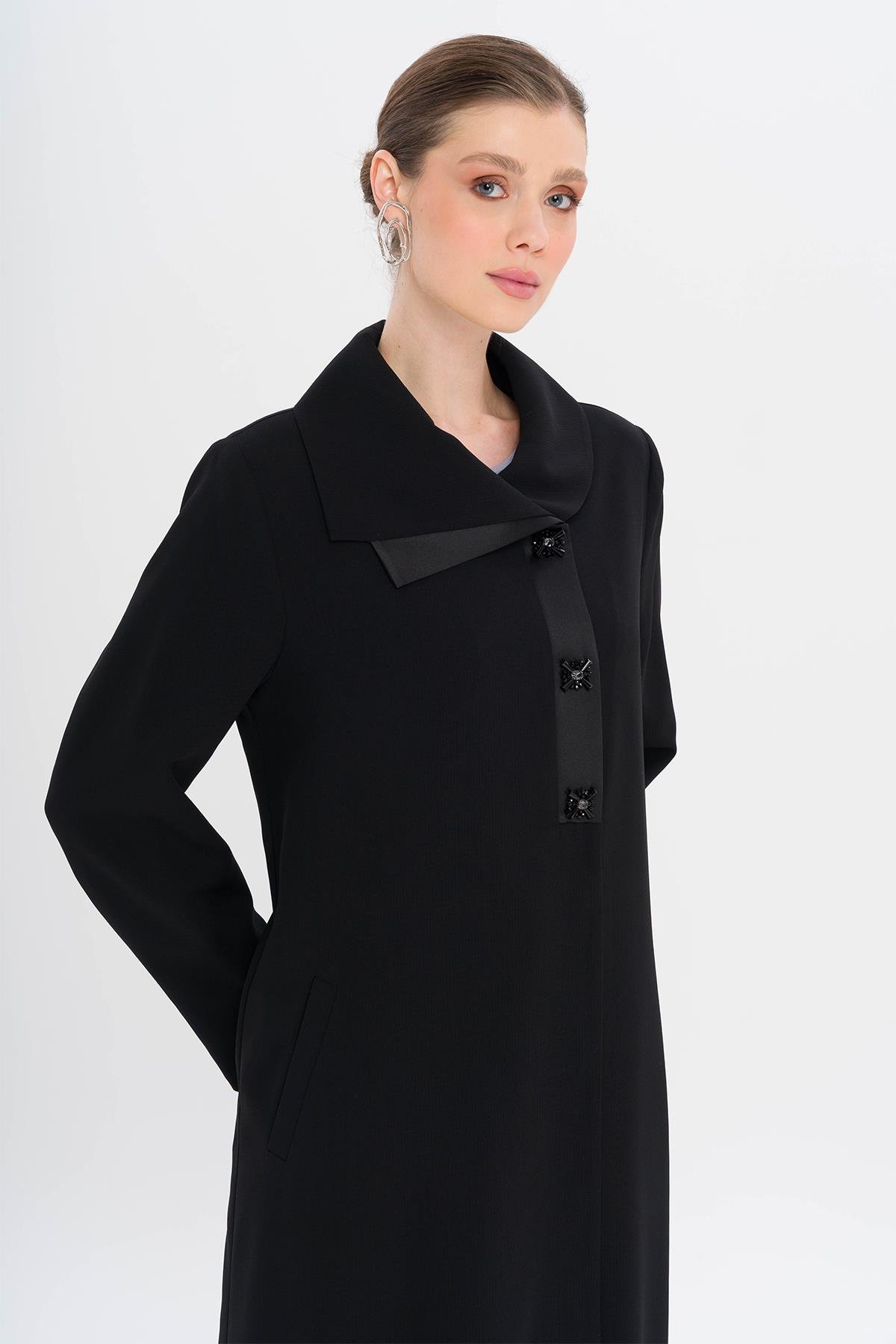 Saten Garnili Düğmeleri Taşlı Astarlı Büyük Beden Pardesü SİYAH 6719