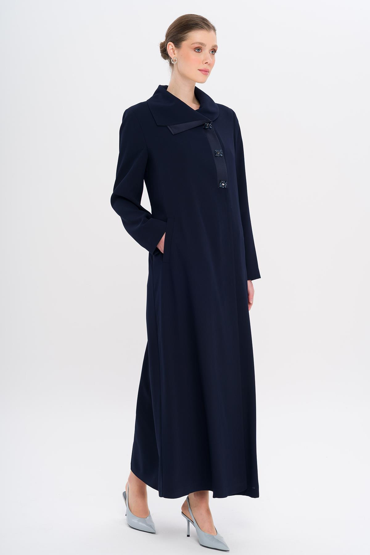 Saten Garnili Düğmeleri Taşlı Astarlı Büyük Beden Pardesü LACİVERT 6719